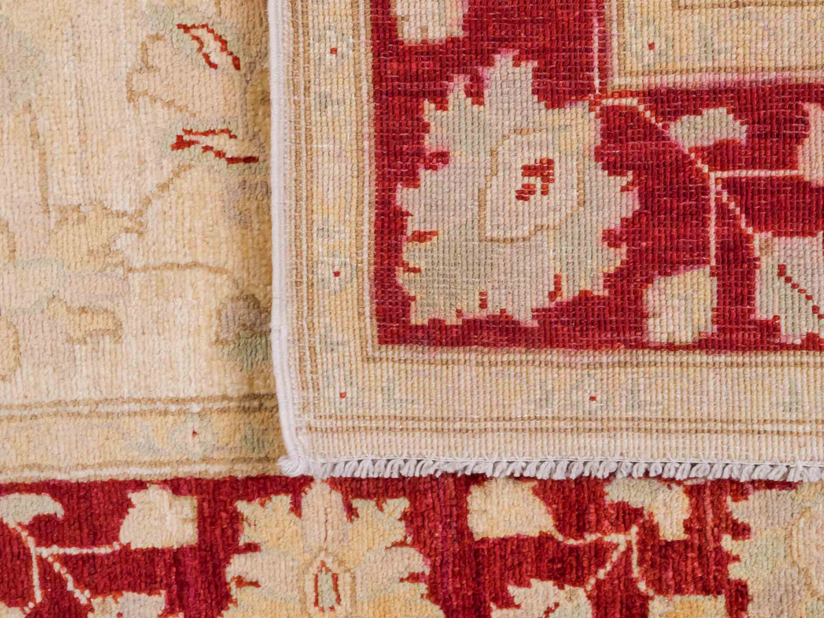 Handgeknüpfter Ziegler Farahan Orientteppich von Khademi aus Wolle, beige, gold, rot. Klassisches Allover-Design. Traditionell von Hand geknüpft in Afghanistan. Größe: 197 cm x 119 cm. Teppichnummer: SB3-1130. Verkauf durch Jupiter Intl.