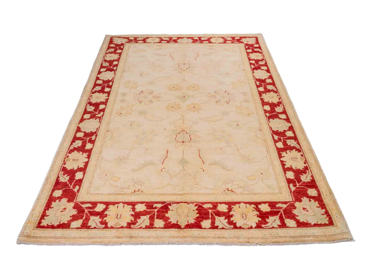 Handgeknüpfter Ziegler Farahan Orientteppich von Khademi aus Wolle, beige, gold, rot. Klassisches Allover-Design. Traditionell von Hand geknüpft in Afghanistan. Größe: 197 cm x 119 cm. Teppichnummer: SB3-1130. Verkauf durch Jupiter Intl.