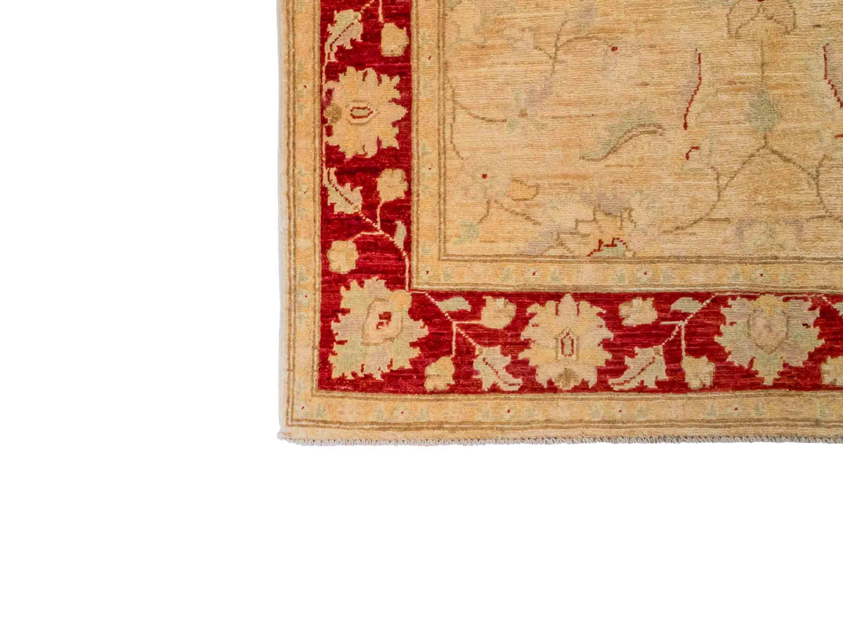 Handgeknüpfter Ziegler Farahan Orientteppich von Khademi aus Wolle, beige, gold, rot. Klassisches Allover-Design. Traditionell von Hand geknüpft in Afghanistan. Größe: 197 cm x 119 cm. Teppichnummer: SB3-1130. Verkauf durch Jupiter Intl.