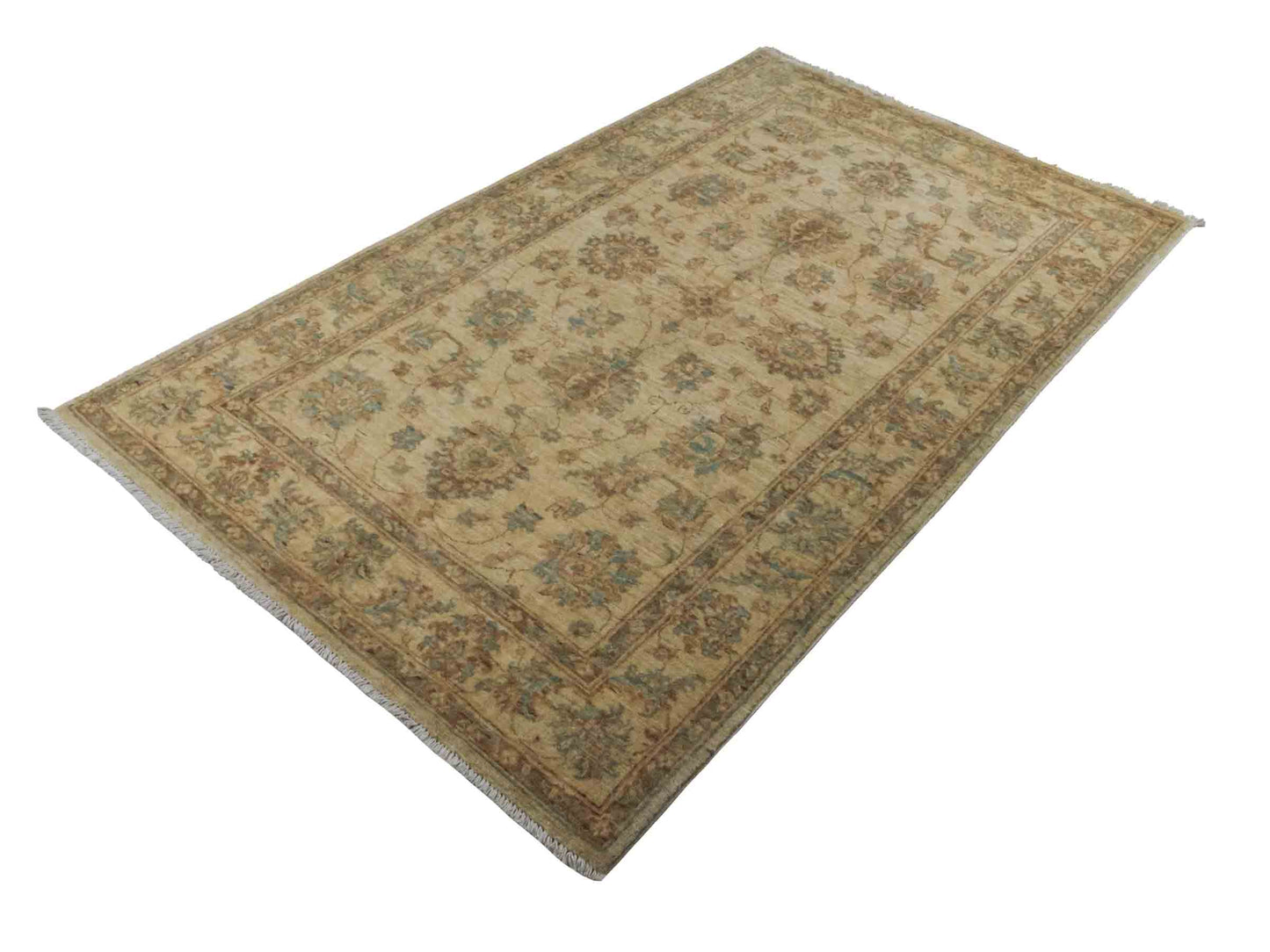 Handgeknüpfter Ziegler Farahan Orientteppich von Khademi aus Wolle, beige, gold. Klassisches Allover-Design. Traditionell von Hand geknüpft in Afghanistan. Größe: 206 cm x 122 cm. Teppichnummer: RB3-1034. Verkauf durch Jupiter Intl.