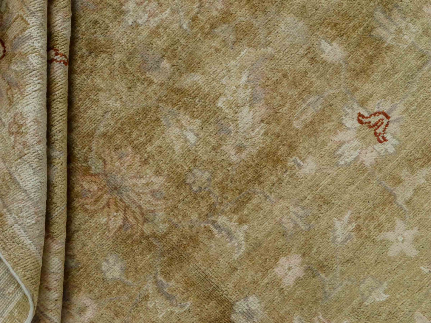 Handgeknüpfter Ziegler Farahan Orientteppich von Khademi aus Wolle, golden. Klassisches Allover-Design. Von Hand geknüpft in Afghanistan. Größe: 206 cm x 152 cm. Teppichnummer: RB3-1004. Verkauf durch Jupiter Intl.