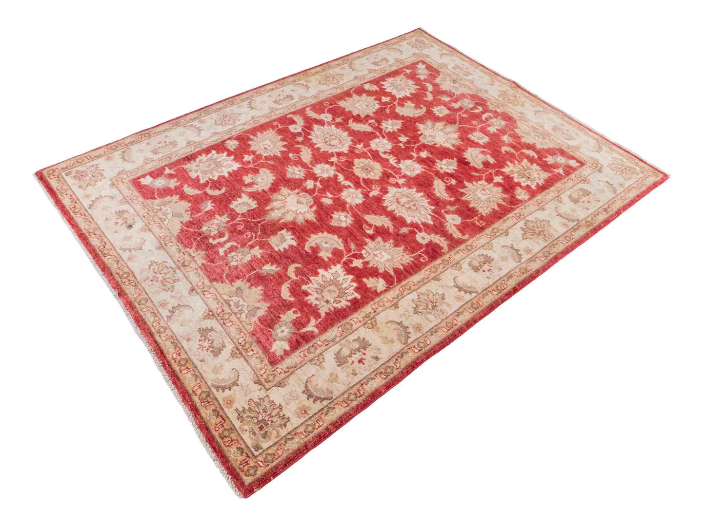 Handgeknüpfter Ziegler Farahan Orientteppich von Khademi aus Wolle, rot, gold, beige. Klassisches Allover-Design. Traditionell von Hand geknüpft in Afghanistan. Größe: 208 cm x 153 cm. Teppichnummer: SB3-1116. Verkauf durch Jupiter Intl.