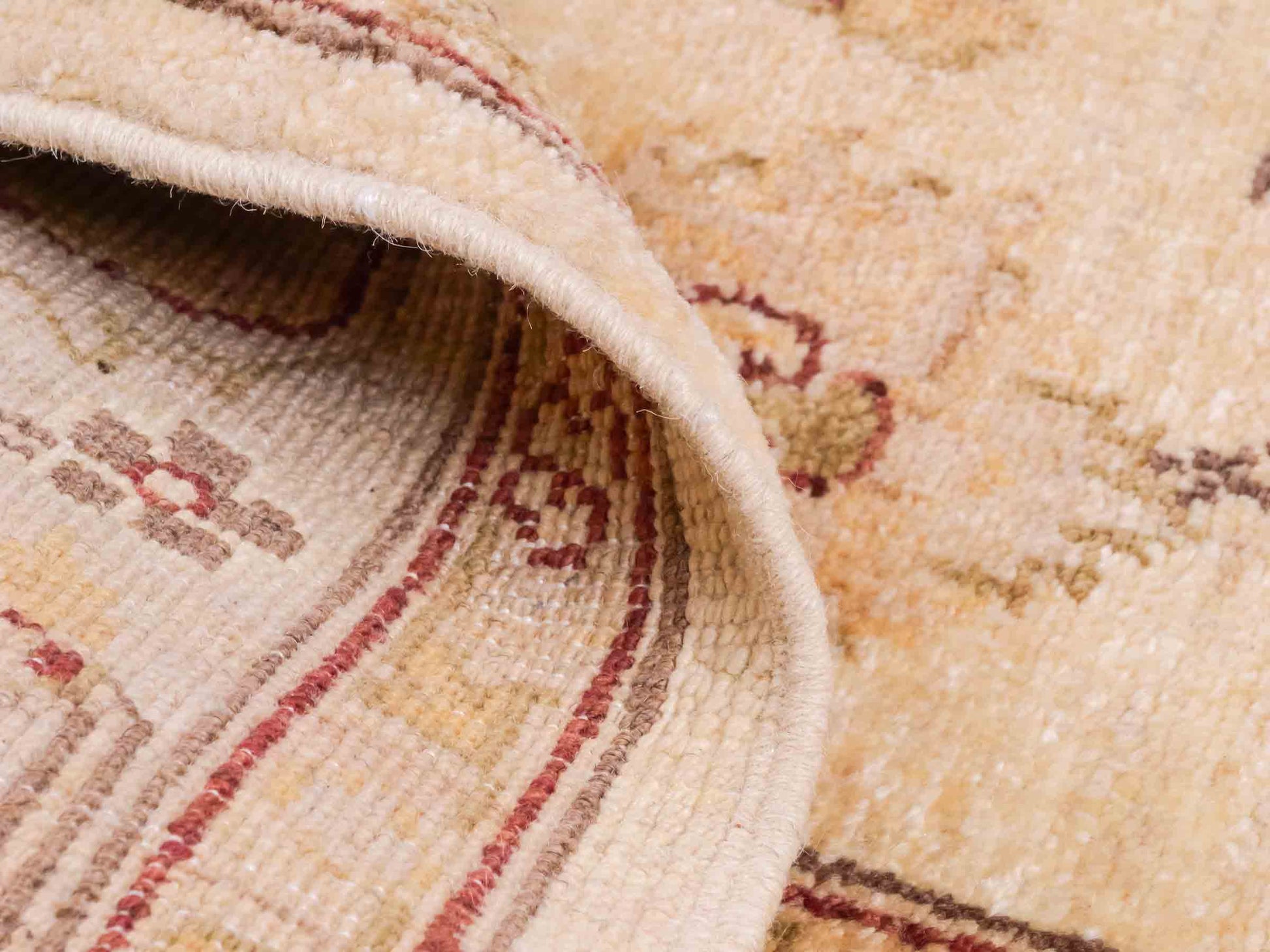 Handgeknüpfter Ziegler Farahan Orientteppich von Khademi aus Wolle, beige, gold. Klassisches Allover-Design. Traditionell von Hand geknüpft in Afghanistan. Größe: 213 cm x 150 cm. Teppichnummer: SB3-1118. Verkauf durch Jupiter Intl.