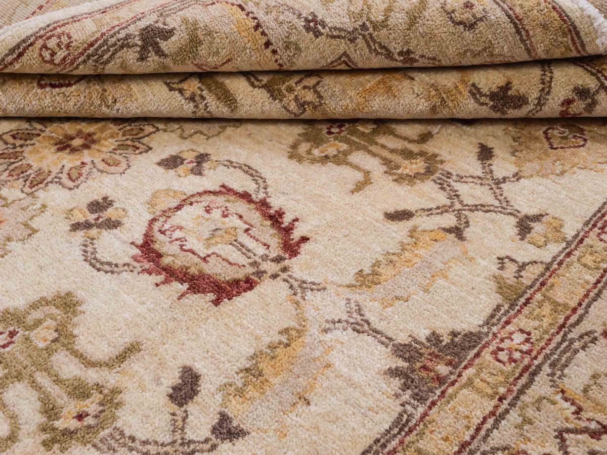Handgeknüpfter Ziegler Farahan Orientteppich von Khademi aus Wolle, beige, gold. Klassisches Allover-Design. Traditionell von Hand geknüpft in Afghanistan. Größe: 213 cm x 150 cm. Teppichnummer: SB3-1118. Verkauf durch Jupiter Intl.