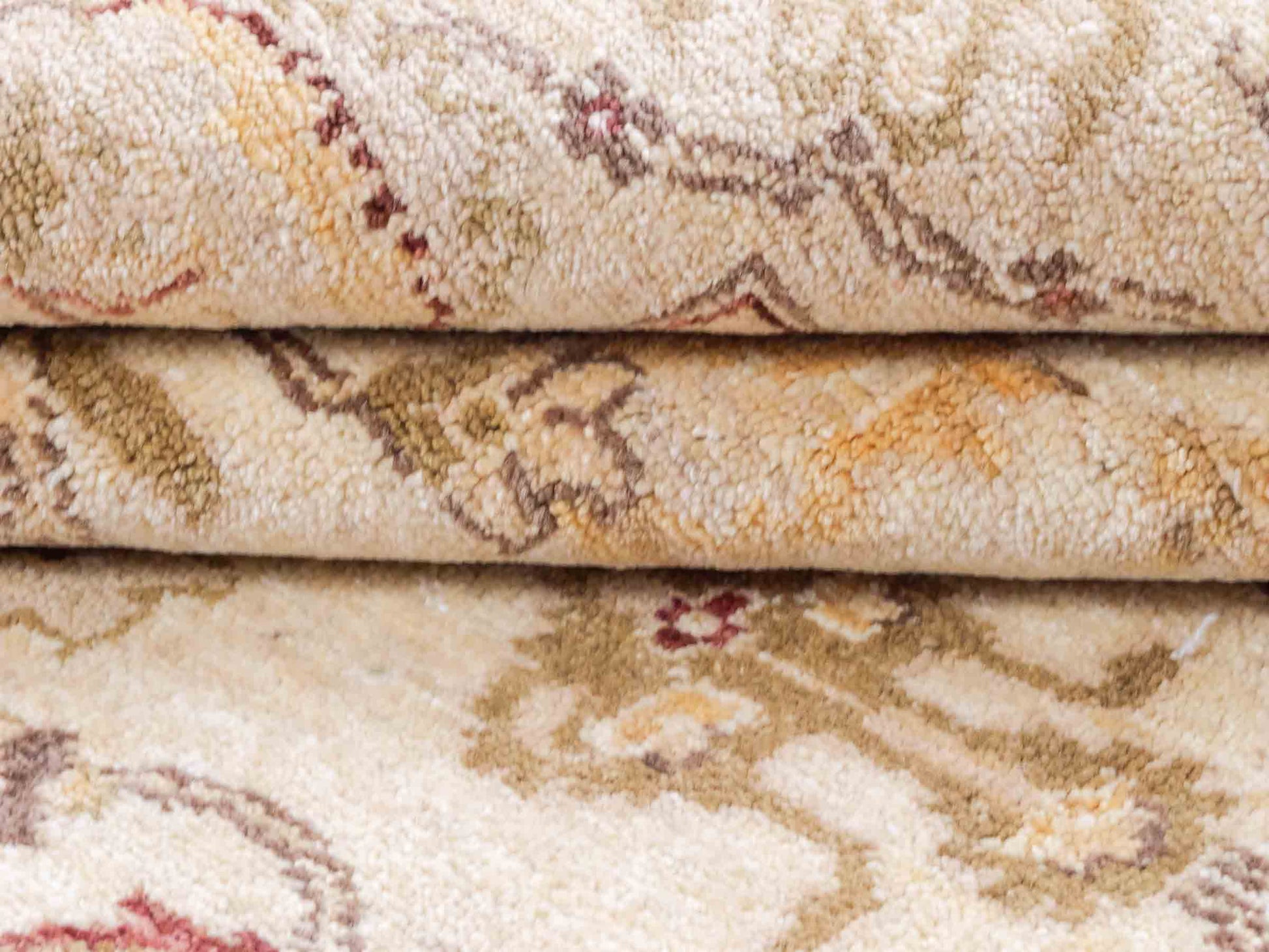 Handgeknüpfter Ziegler Farahan Orientteppich von Khademi aus Wolle, beige, gold. Klassisches Allover-Design. Traditionell von Hand geknüpft in Afghanistan. Größe: 213 cm x 150 cm. Teppichnummer: SB3-1118. Verkauf durch Jupiter Intl.