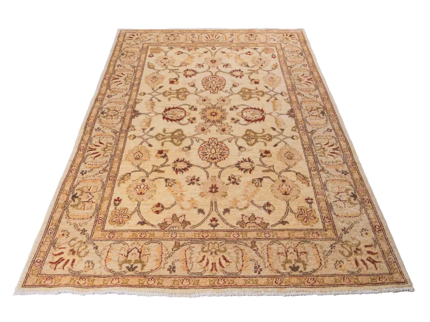 Handgeknüpfter Ziegler Farahan Orientteppich von Khademi aus Wolle, beige, gold. Klassisches Allover-Design. Traditionell von Hand geknüpft in Afghanistan. Größe: 213 cm x 150 cm. Teppichnummer: SB3-1118. Verkauf durch Jupiter Intl.