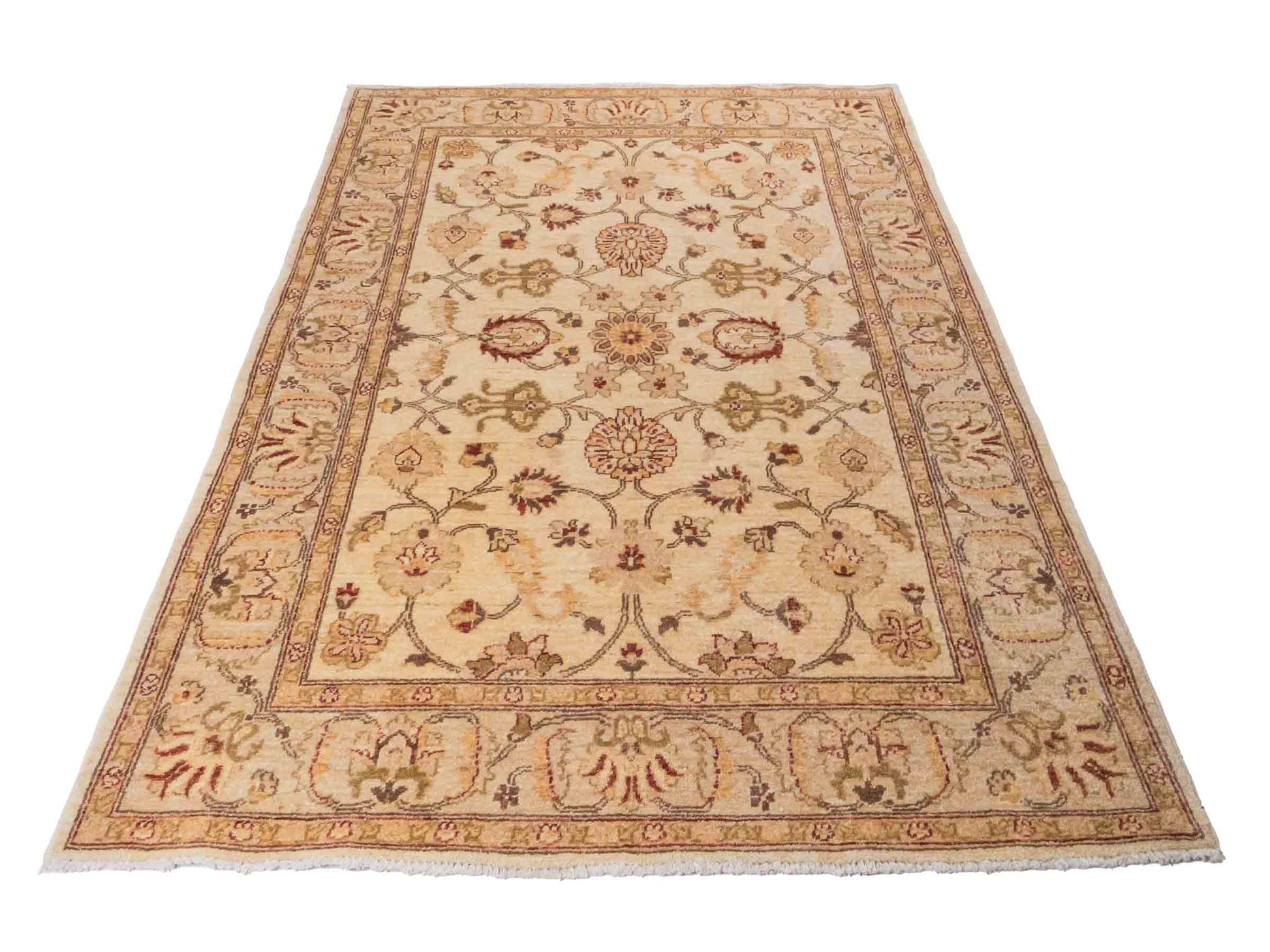 Handgeknüpfter Ziegler Farahan Orientteppich von Khademi aus Wolle, beige, gold. Klassisches Allover-Design. Traditionell von Hand geknüpft in Afghanistan. Größe: 213 cm x 150 cm. Teppichnummer: SB3-1118. Verkauf durch Jupiter Intl.