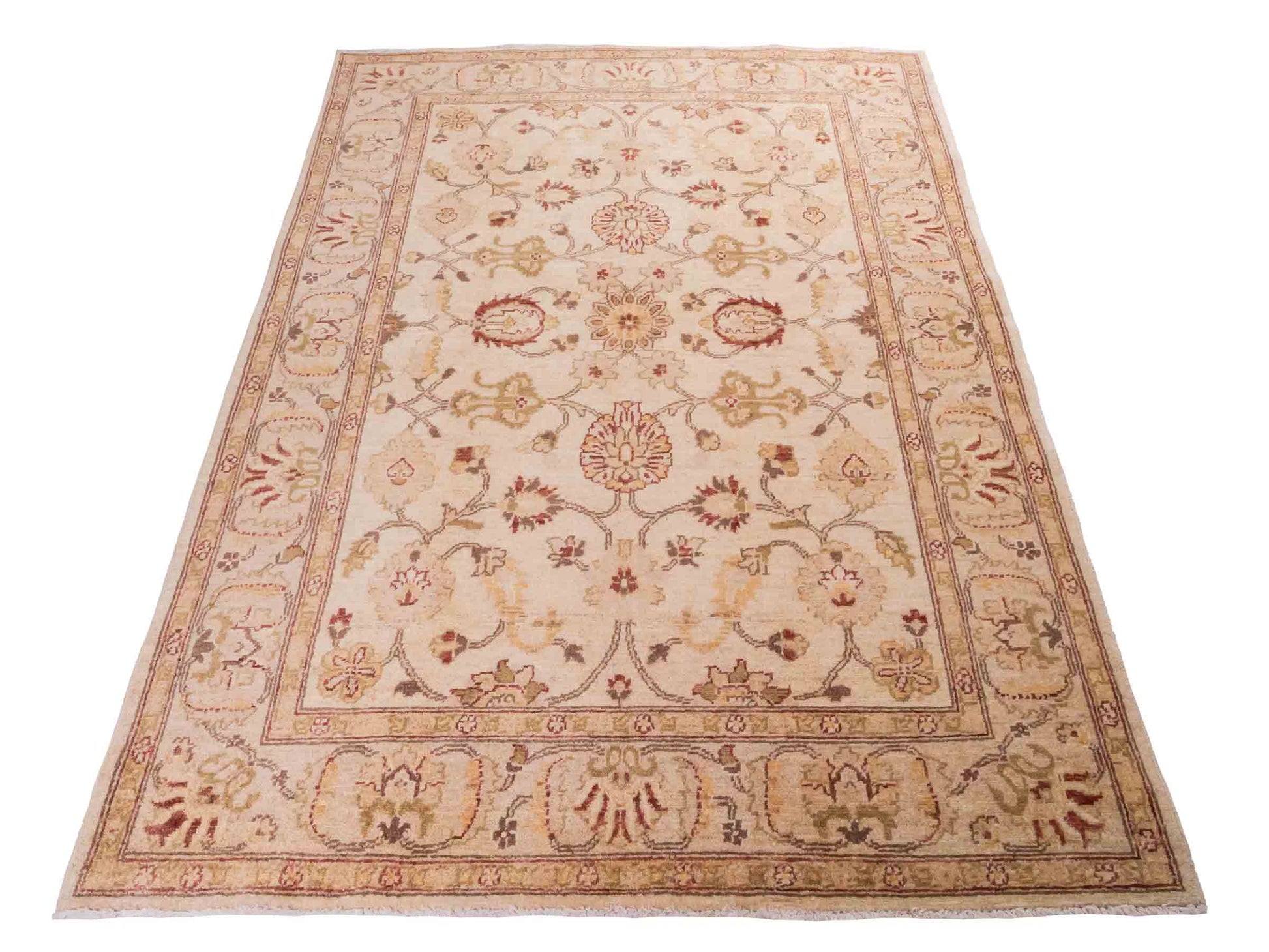 Handgeknüpfter Ziegler Farahan Orientteppich von Khademi aus Wolle, beige, gold. Klassisches Allover-Design. Traditionell von Hand geknüpft in Afghanistan. Größe: 213 cm x 150 cm. Teppichnummer: SB3-1118. Verkauf durch Jupiter Intl.