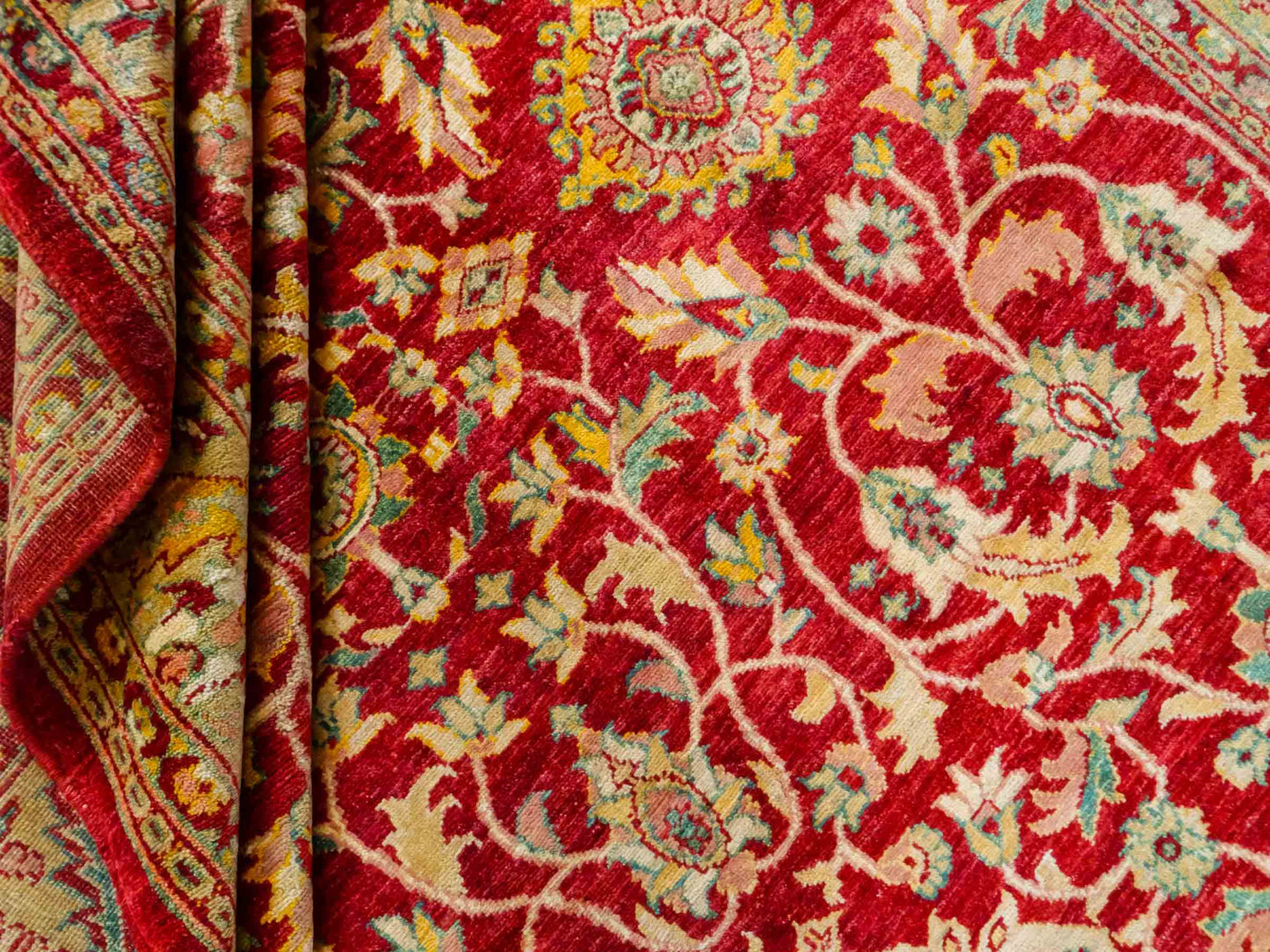 Handgeknüpfter Ziegler Farahan Orientteppich von Khademi aus Wolle, rot. Klassisches Allover-Design. Traditionell von Hand geknüpft in Afghanistan. Größe: 264 cm x 221 cm. Teppichnummer: RB3-1030. Verkauf durch Jupiter Intl.
