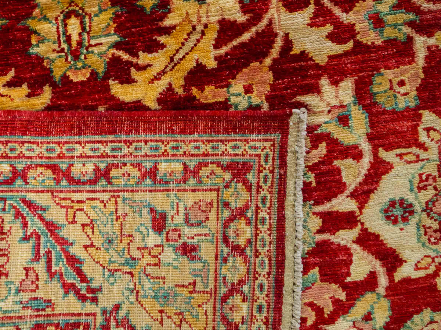 Handgeknüpfter Ziegler Farahan Orientteppich von Khademi aus Wolle, rot. Klassisches Allover-Design. Traditionell von Hand geknüpft in Afghanistan. Größe: 264 cm x 221 cm. Teppichnummer: RB3-1030. Verkauf durch Jupiter Intl.