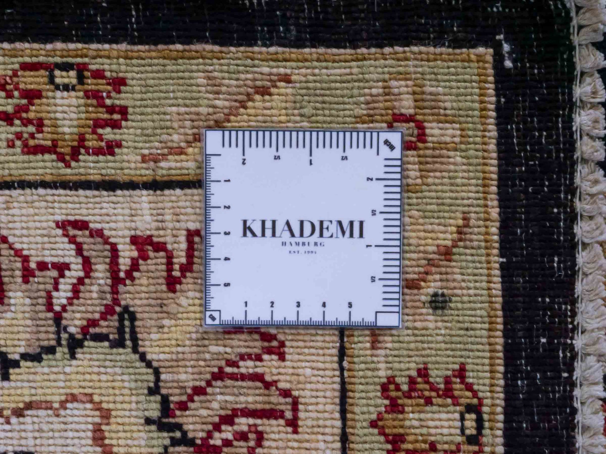 Handgeknüpfter Ziegler Farahan Orientteppich von Khademi aus Wolle, schwarz, gold, beige. Klassisches Allover-Design. Traditionell von Hand geknüpft in Afghanistan. Größe: 284 cm x 219 cm. Teppichnummer: RB3-1055. Verkauf durch Jupiter Intl.