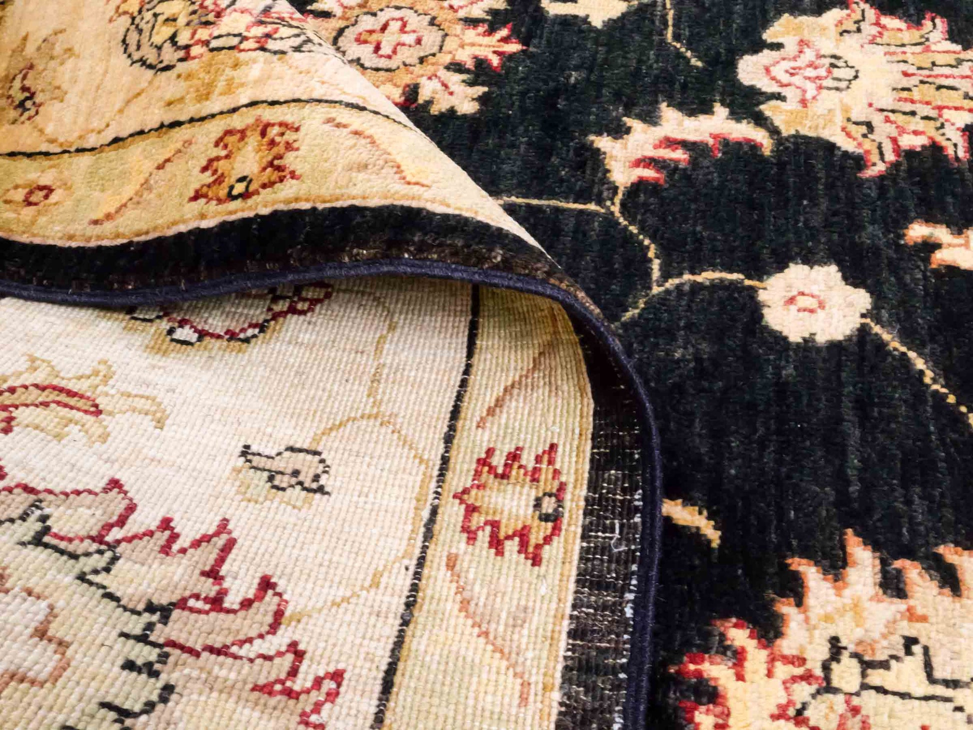 Handgeknüpfter Ziegler Farahan Orientteppich von Khademi aus Wolle, schwarz, gold, beige. Klassisches Allover-Design. Traditionell von Hand geknüpft in Afghanistan. Größe: 284 cm x 219 cm. Teppichnummer: RB3-1055. Verkauf durch Jupiter Intl.