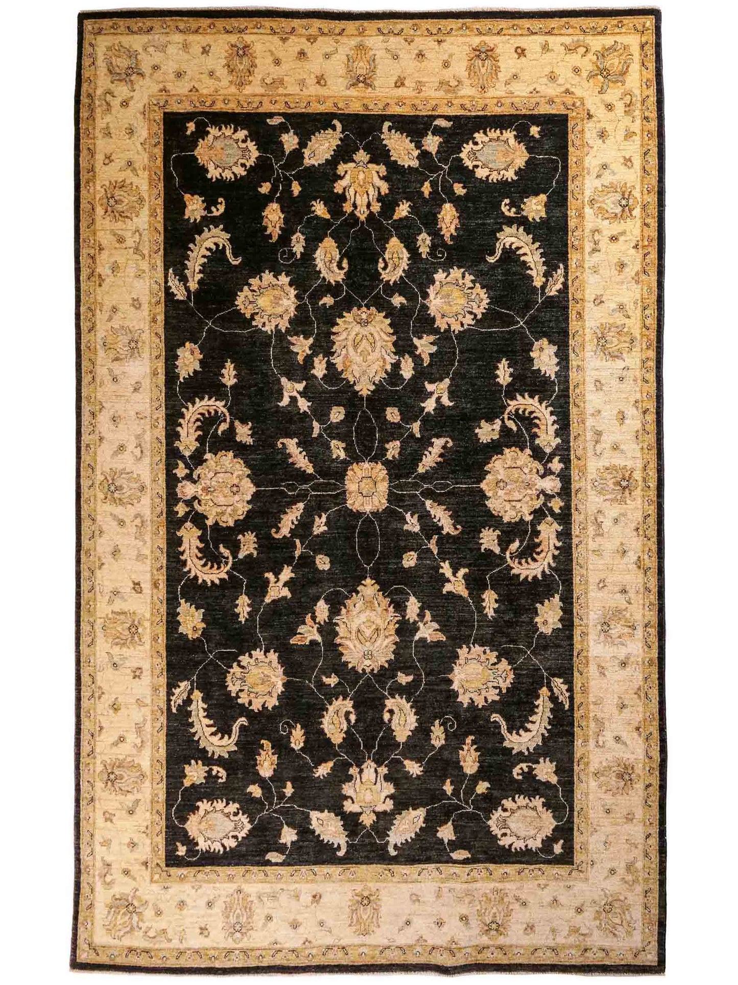Handgeknüpfter Ziegler Farahan Orientteppich von Khademi aus Wolle, schwarz, gold, beige. Klassisches Allover-Design. Traditionell von Hand geknüpft in Afghanistan. Größe: 296 cm x 202 cm. Teppichnummer: RB3-1040. Verkauf durch Jupiter Intl.