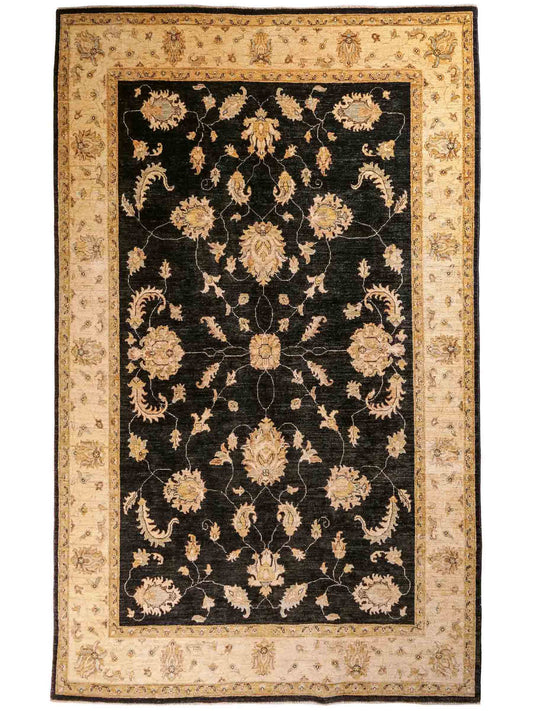 Handgeknüpfter Ziegler Farahan Orientteppich von Khademi aus Wolle, schwarz, gold, beige. Klassisches Allover-Design. Traditionell von Hand geknüpft in Afghanistan. Größe: 296 cm x 202 cm. Teppichnummer: RB3-1040. Verkauf durch Jupiter Intl.