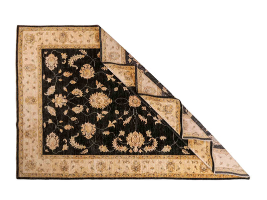 Handgeknüpfter Ziegler Farahan Orientteppich von Khademi aus Wolle, schwarz, gold, beige. Klassisches Allover-Design. Traditionell von Hand geknüpft in Afghanistan. Größe: 296 cm x 202 cm. Teppichnummer: RB3-1040. Verkauf durch Jupiter Intl.
