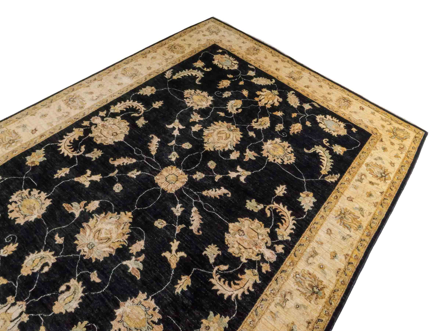 Handgeknüpfter Ziegler Farahan Orientteppich von Khademi aus Wolle, schwarz, gold, beige. Klassisches Allover-Design. Traditionell von Hand geknüpft in Afghanistan. Größe: 296 cm x 202 cm. Teppichnummer: RB3-1040. Verkauf durch Jupiter Intl.