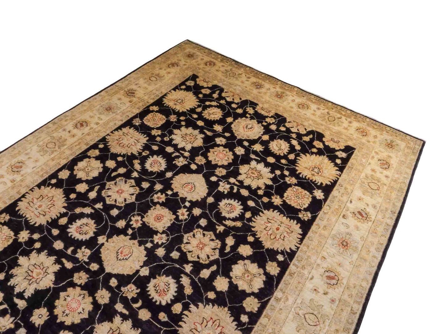 Handgeknüpfter Ziegler Farahan Orientteppich von Khademi aus Wolle, schwarz, gold, beige. Klassisches Allover-Design. Traditionell von Hand geknüpft in Afghanistan. Größe: 302 cm x 210 cm. Teppichnummer: RB3-1041. Verkauf durch Jupiter Intl.