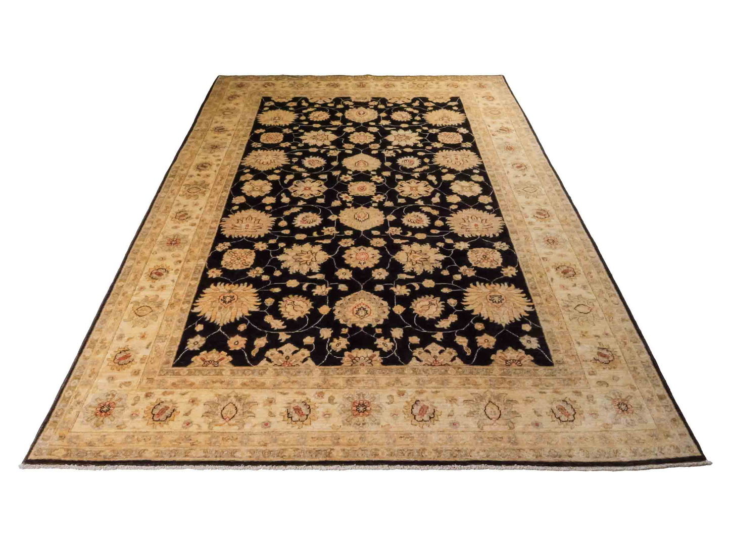 Handgeknüpfter Ziegler Farahan Orientteppich von Khademi aus Wolle, schwarz, gold, beige. Klassisches Allover-Design. Traditionell von Hand geknüpft in Afghanistan. Größe: 302 cm x 210 cm. Teppichnummer: RB3-1041. Verkauf durch Jupiter Intl.
