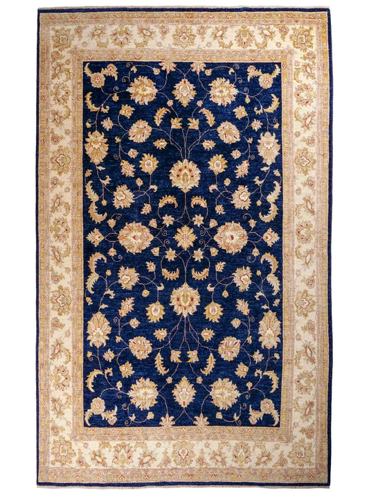 Handgeknüpfter Ziegler Farahan Orientteppich von Khademi aus Wolle, blau, navy, gold, beige. Klassisches Allover-Design. Traditionell von Hand geknüpft in Afghanistan. Größe: 304 cm x 201 cm. Teppichnummer: RB3-1021. Verkauf durch Jupiter Intl.