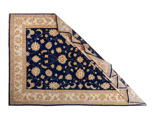 Handgeknüpfter Ziegler Farahan Orientteppich von Khademi aus Wolle, blau, navy, gold, beige. Klassisches Allover-Design. Traditionell von Hand geknüpft in Afghanistan. Größe: 304 cm x 201 cm. Teppichnummer: RB3-1021. Verkauf durch Jupiter Intl.