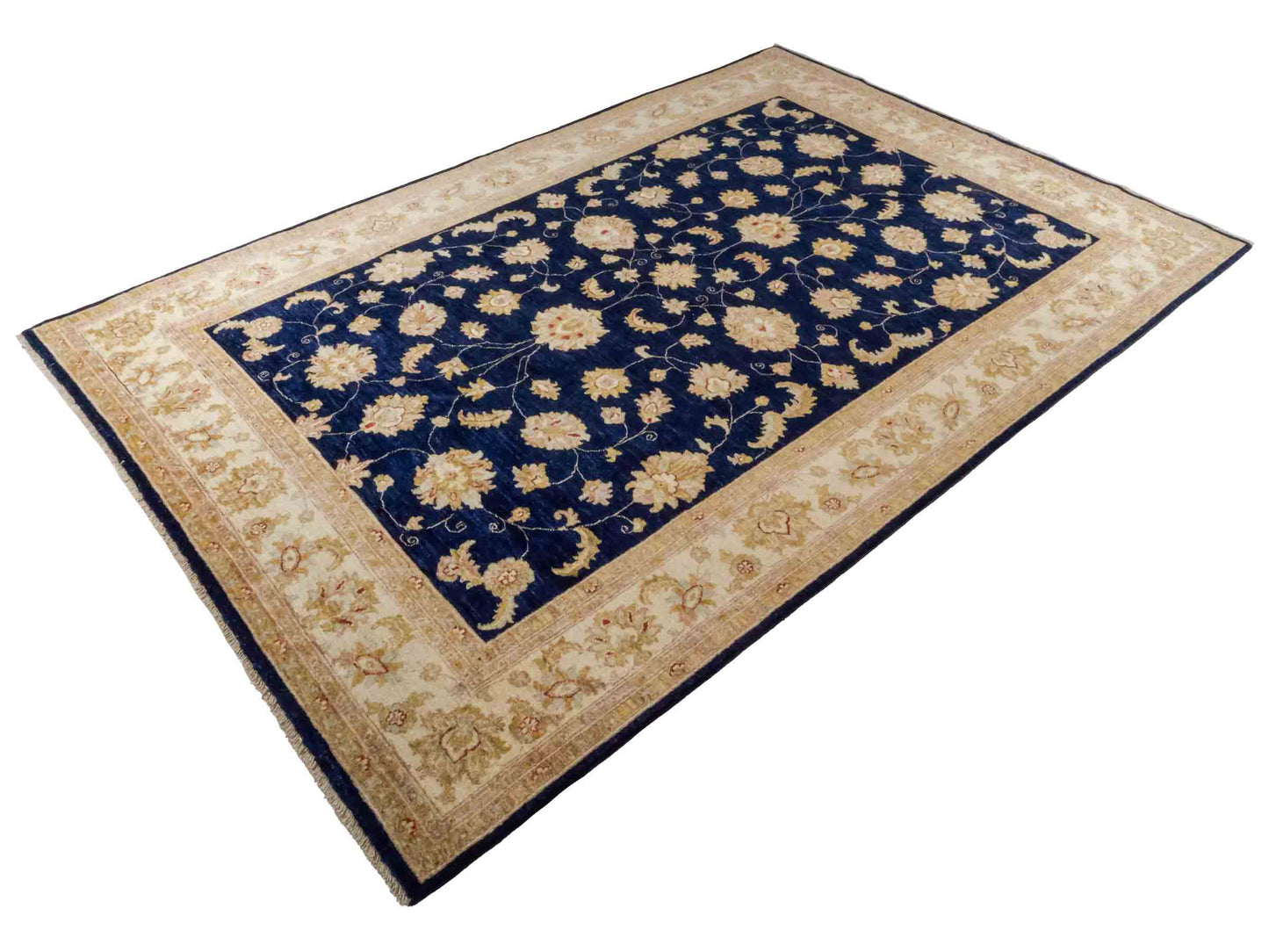 Handgeknüpfter Ziegler Farahan Orientteppich von Khademi aus Wolle, blau, navy, gold, beige. Klassisches Allover-Design. Traditionell von Hand geknüpft in Afghanistan. Größe: 304 cm x 201 cm. Teppichnummer: RB3-1021. Verkauf durch Jupiter Intl.