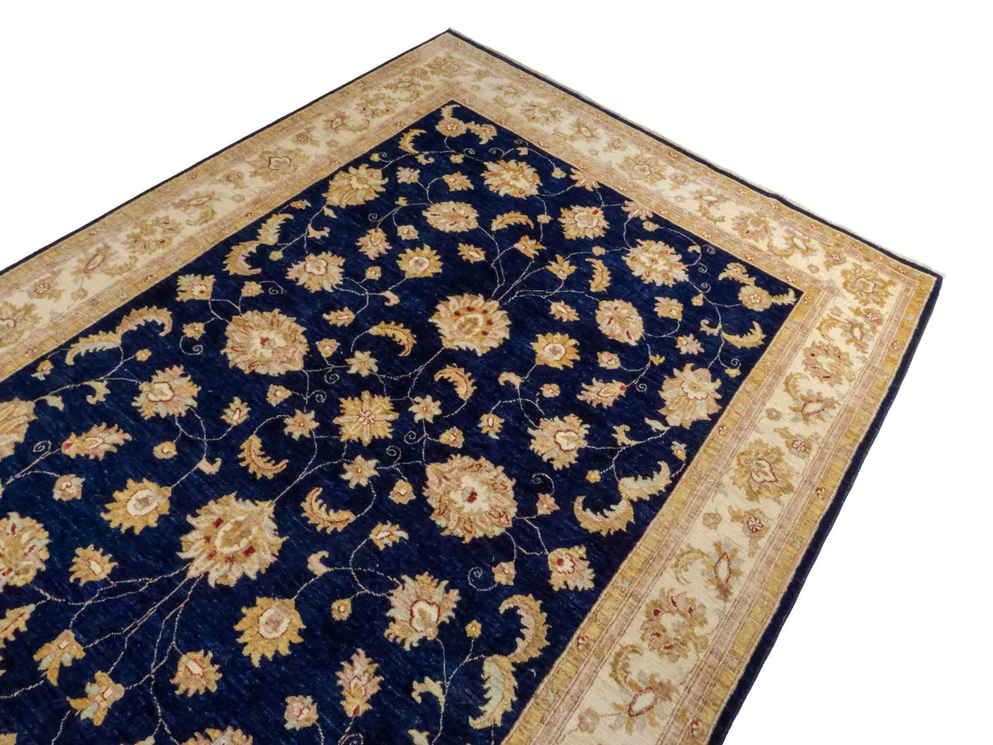 Handgeknüpfter Ziegler Farahan Orientteppich von Khademi aus Wolle, blau, navy, gold, beige. Klassisches Allover-Design. Traditionell von Hand geknüpft in Afghanistan. Größe: 304 cm x 201 cm. Teppichnummer: RB3-1021. Verkauf durch Jupiter Intl.