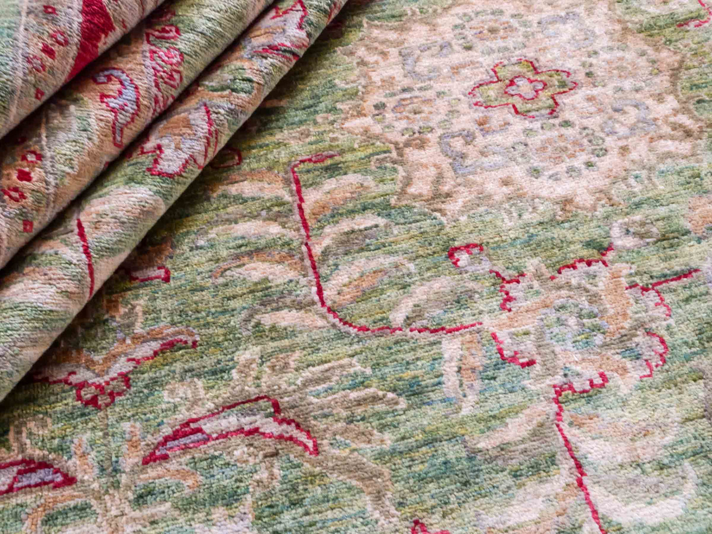 Handgeknüpfter Ziegler Farahan Orientteppich von Khademi aus Wolle, grün, rot. Klassisches Allover-Design. Traditionell von Hand geknüpft in Afghanistan. Größe: 306 cm x 242 cm. Teppichnummer: RB3-1016. Verkauf durch Jupiter Intl.