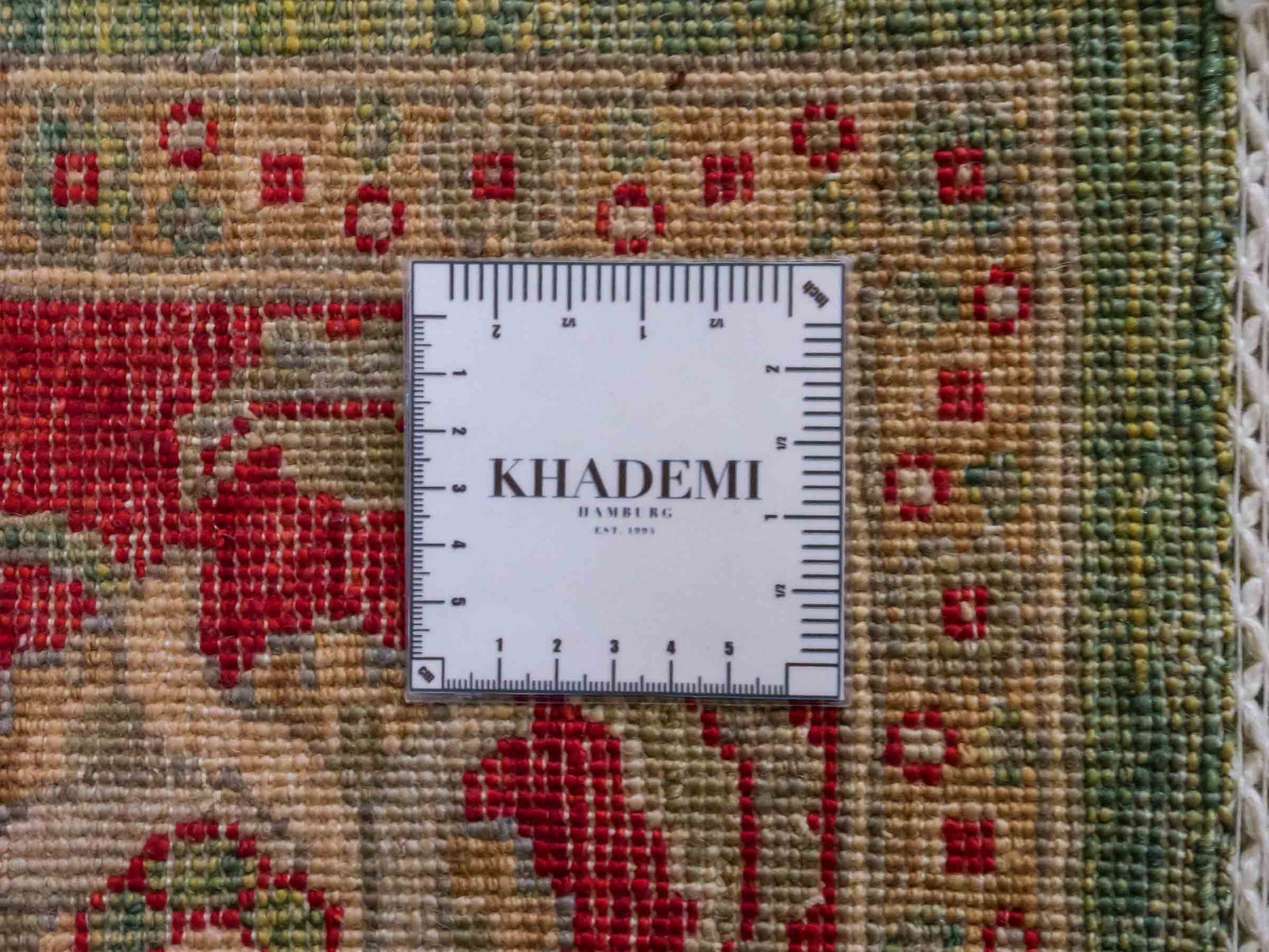 Handgeknüpfter Ziegler Farahan Orientteppich von Khademi aus Wolle, grün, rot. Klassisches Allover-Design. Traditionell von Hand geknüpft in Afghanistan. Größe: 306 cm x 242 cm. Teppichnummer: RB3-1016. Verkauf durch Jupiter Intl.