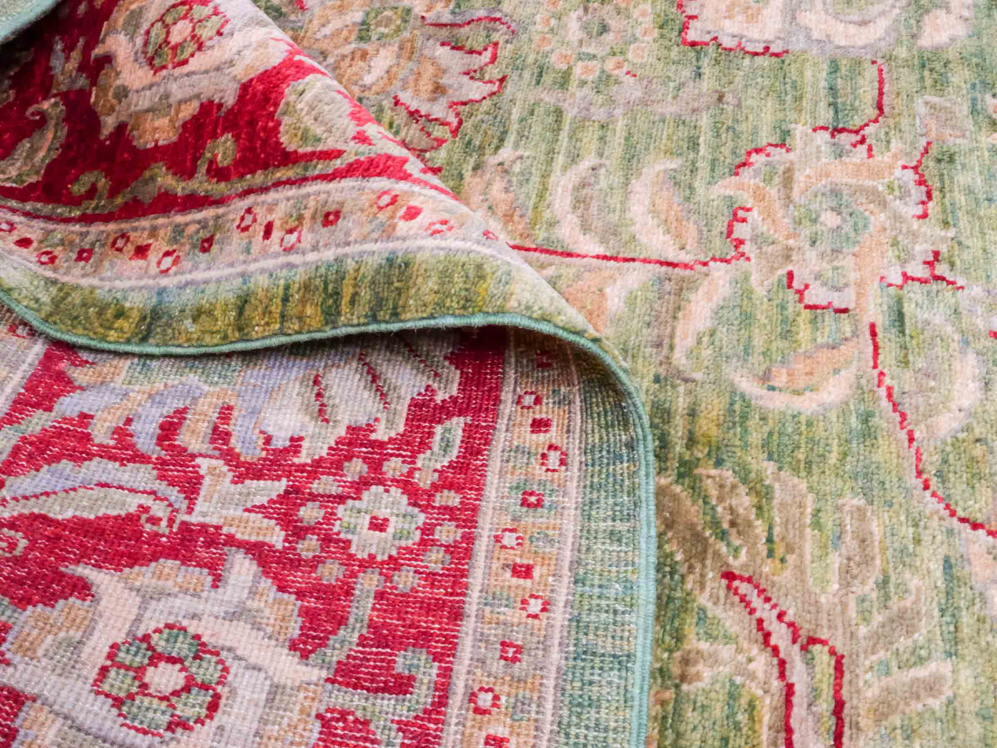 Handgeknüpfter Ziegler Farahan Orientteppich von Khademi aus Wolle, grün, rot. Klassisches Allover-Design. Traditionell von Hand geknüpft in Afghanistan. Größe: 306 cm x 242 cm. Teppichnummer: RB3-1016. Verkauf durch Jupiter Intl.