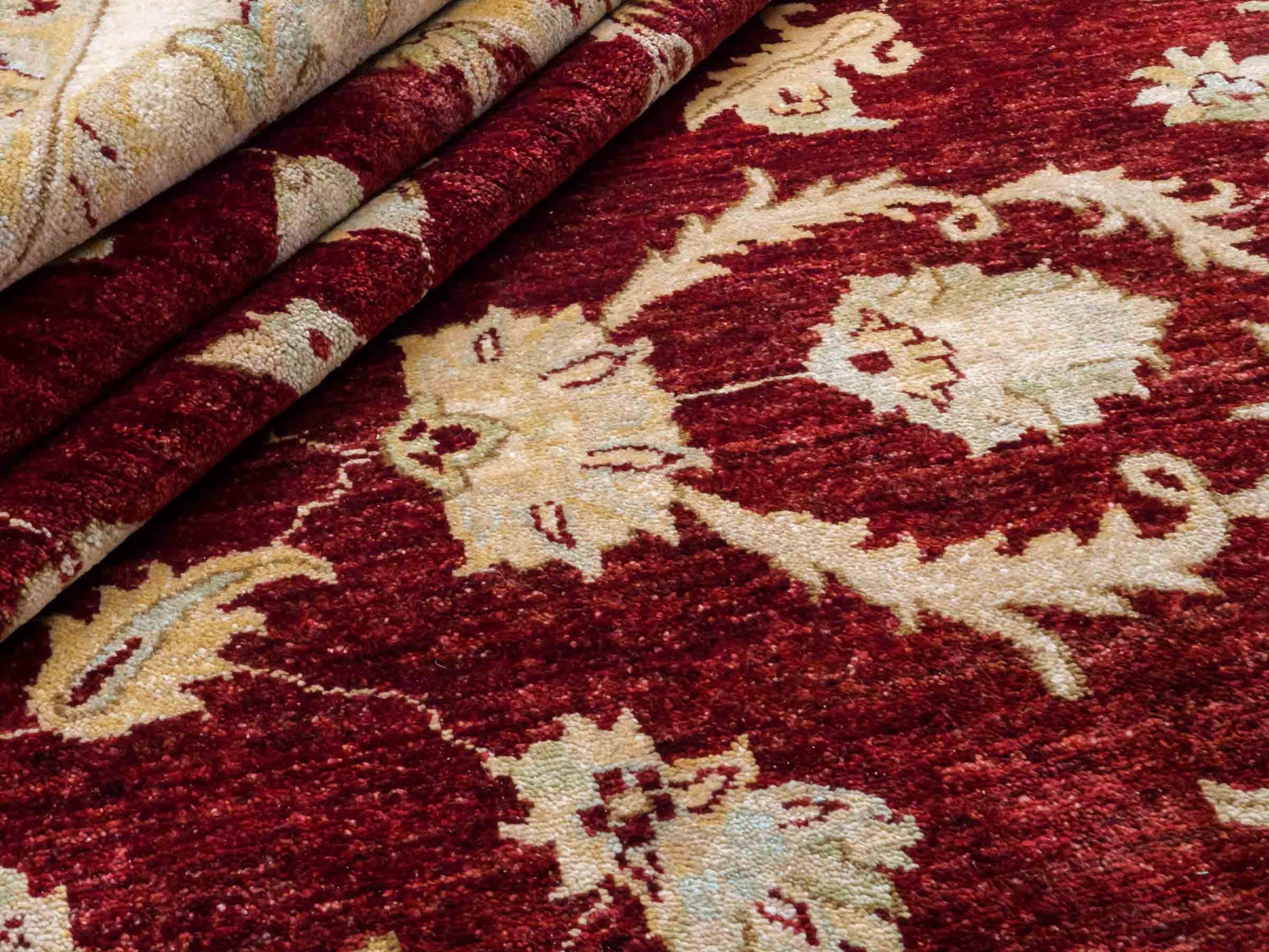 Handgeknüpfter Ziegler Farahan Orientteppich von Khademi aus Wolle, rot, weinrot, gold, beige. Klassisches Allover-Design. Traditionell von Hand geknüpft in Afghanistan. Größe: 309 cm x 248 cm. Teppichnummer: RB3-1022. Verkauf durch Jupiter Intl.
