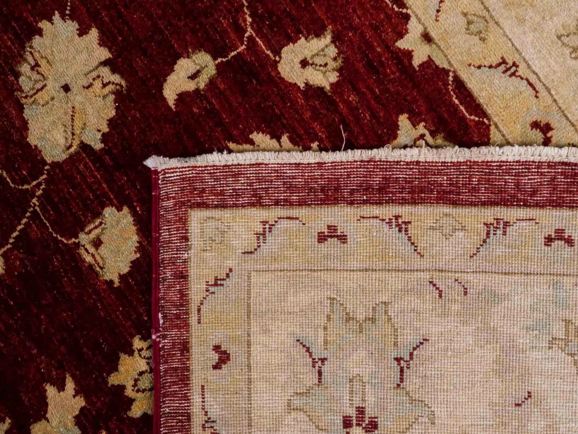 Handgeknüpfter Ziegler Farahan Orientteppich von Khademi aus Wolle, rot, weinrot, gold, beige. Klassisches Allover-Design. Traditionell von Hand geknüpft in Afghanistan. Größe: 309 cm x 248 cm. Teppichnummer: RB3-1022. Verkauf durch Jupiter Intl.