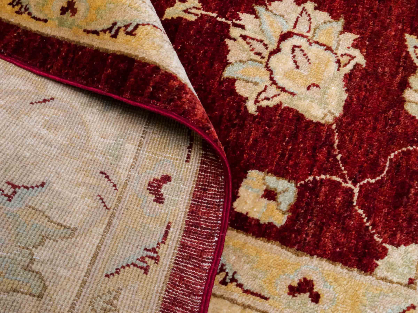 Handgeknüpfter Ziegler Farahan Orientteppich von Khademi aus Wolle, rot, weinrot, gold, beige. Klassisches Allover-Design. Traditionell von Hand geknüpft in Afghanistan. Größe: 309 cm x 248 cm. Teppichnummer: RB3-1022. Verkauf durch Jupiter Intl.