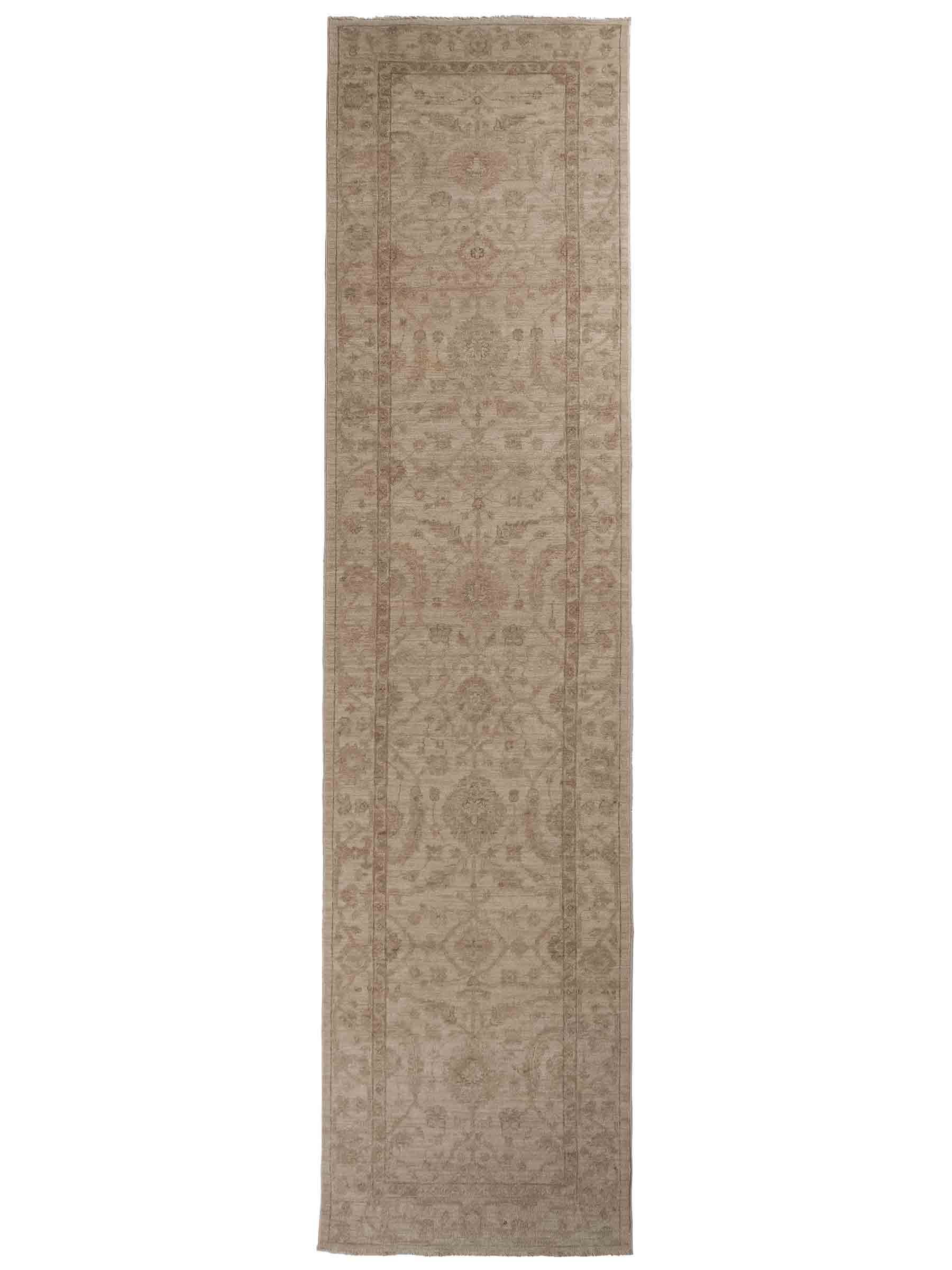 Handgeknüpfter Ziegler Farahan Läufer-Orientteppich von Khademi aus Wolle, beige. Klassisches Allover-Design. Von Hand geknüpft in Afghanistan. Größe: 321 cm x 75 cm. Teppichnummer: RB3-1000. Verkauf durch Jupiter Intl.