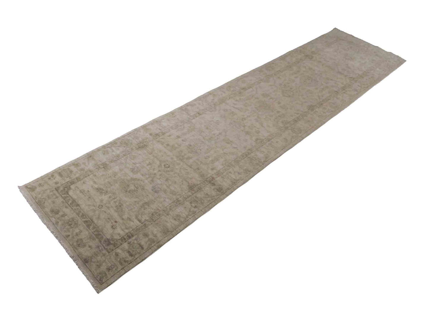 Handgeknüpfter Ziegler Farahan Läufer-Orientteppich von Khademi aus Wolle, beige. Klassisches Allover-Design. Von Hand geknüpft in Afghanistan. Größe: 321 cm x 75 cm. Teppichnummer: RB3-1000. Verkauf durch Jupiter Intl.