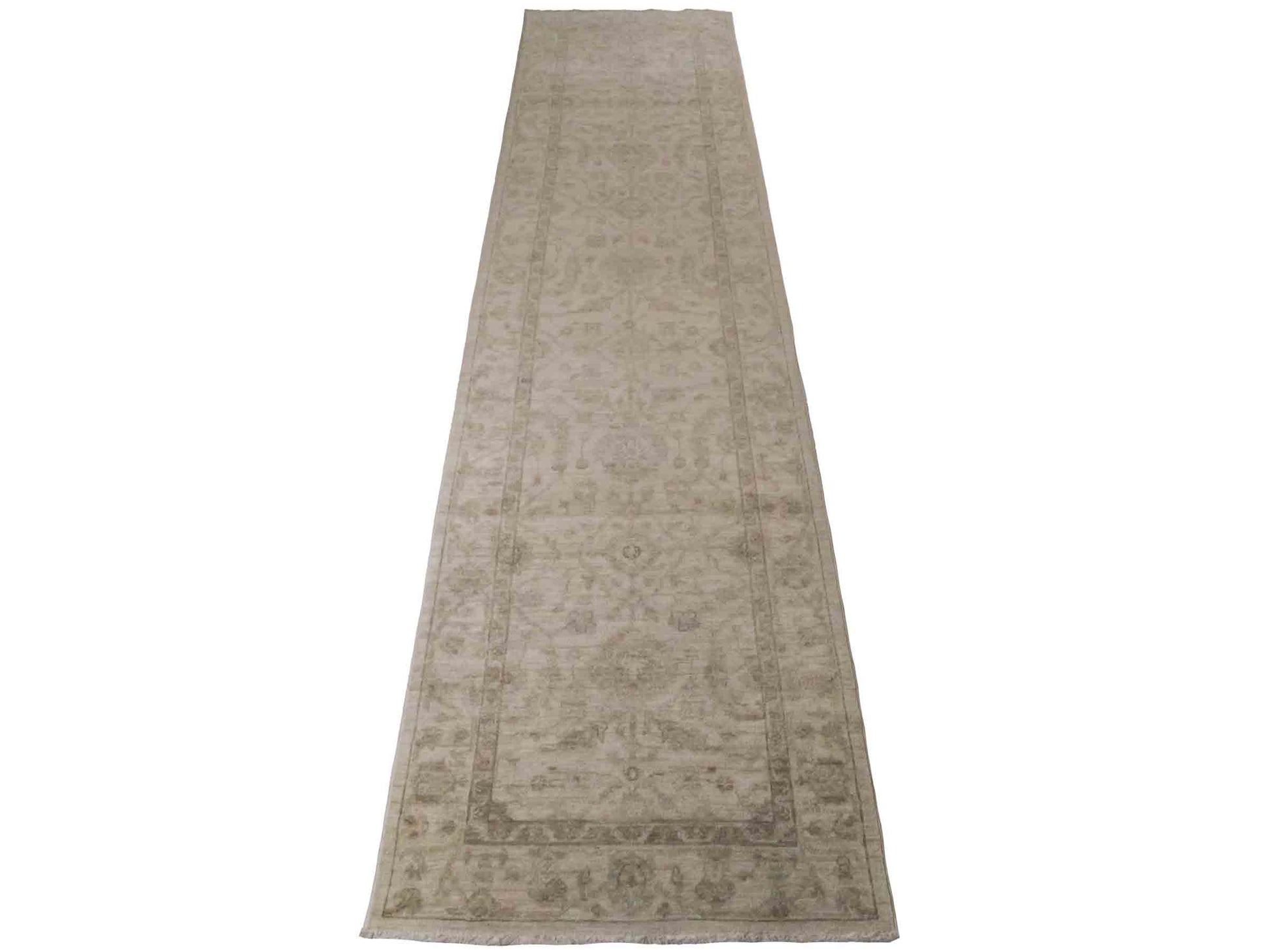 Handgeknüpfter Ziegler Farahan Läufer-Orientteppich von Khademi aus Wolle, beige. Klassisches Allover-Design. Von Hand geknüpft in Afghanistan. Größe: 321 cm x 75 cm. Teppichnummer: RB3-1000. Verkauf durch Jupiter Intl.