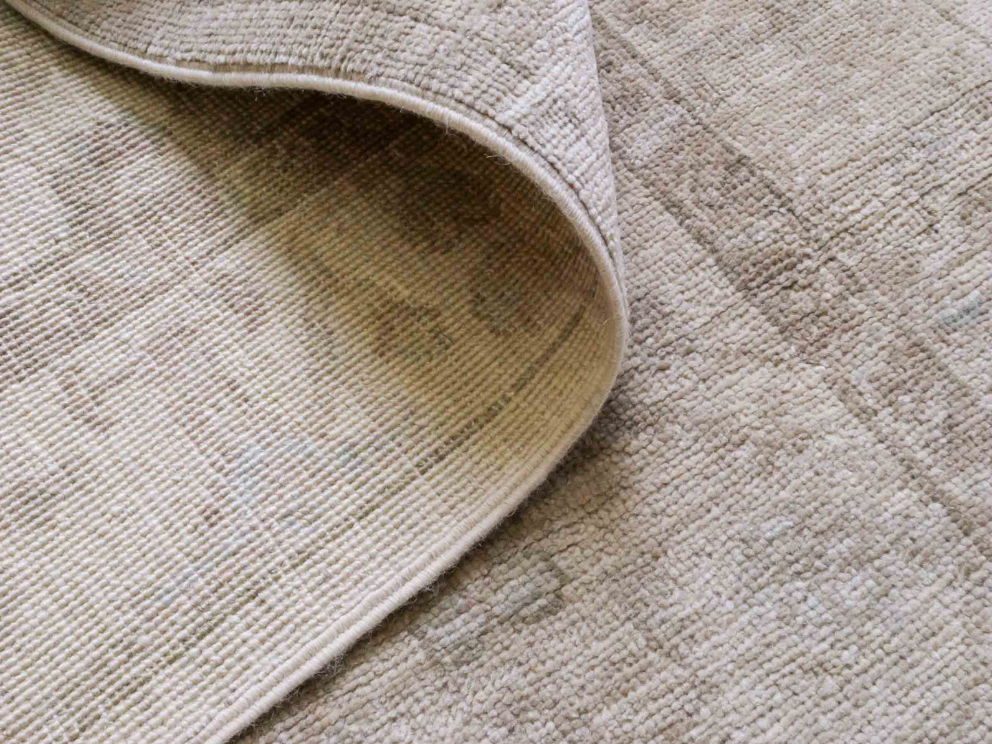 Handgeknüpfter Ziegler Farahan Läufer-Orientteppich von Khademi aus Wolle, beige. Klassisches Allover-Design. Von Hand geknüpft in Afghanistan. Größe: 321 cm x 75 cm. Teppichnummer: RB3-1000. Verkauf durch Jupiter Intl.