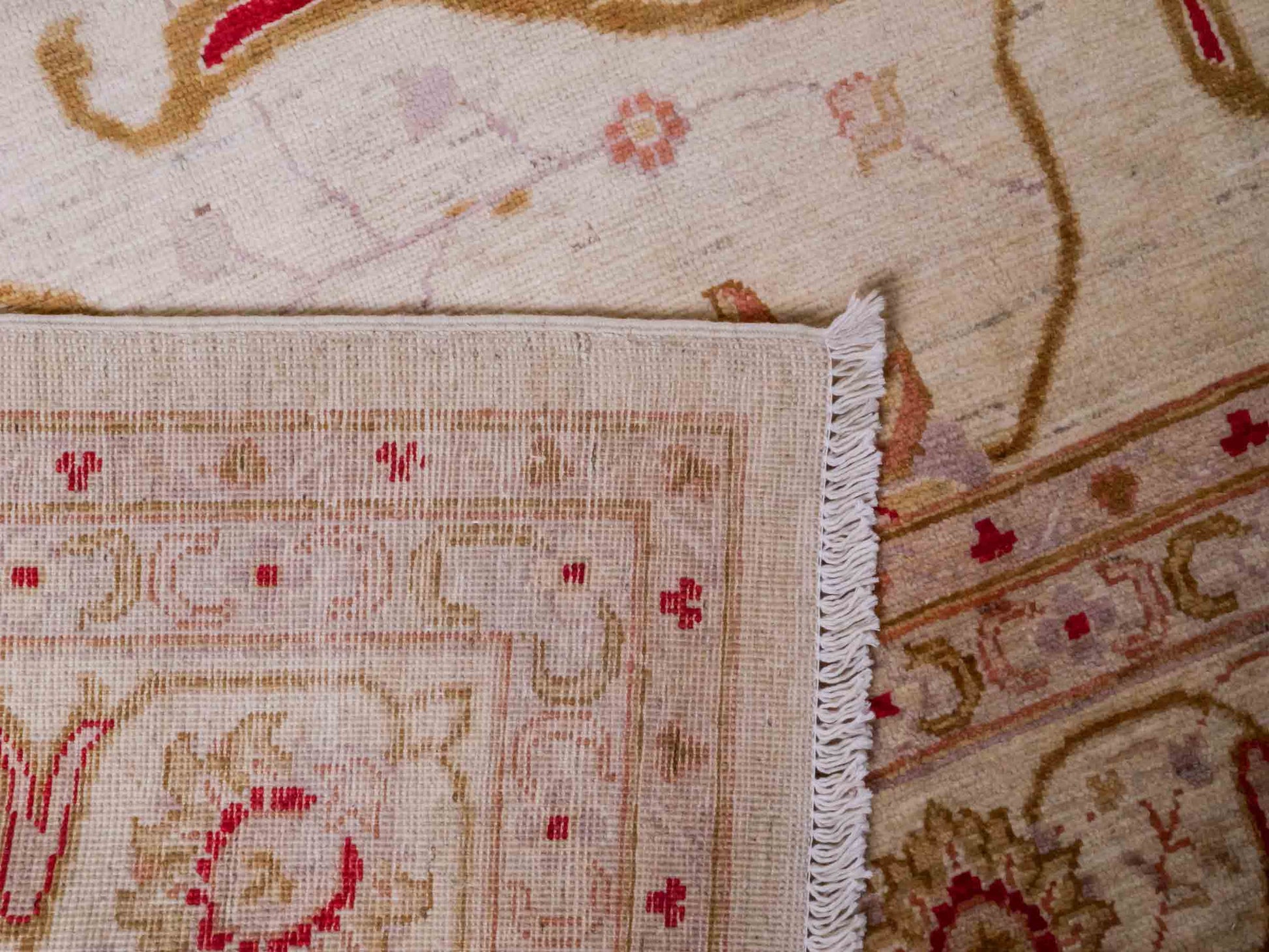 Handgeknüpfter Ziegler Farahan Orientteppich von Khademi aus Wolle, beige, gold, creme. Klassisches Allover-Design. Traditionell von Hand geknüpft in Afghanistan. Größe: 356 cm x 271 cm. Teppichnummer: RB3-1018. Verkauf durch Jupiter Intl.