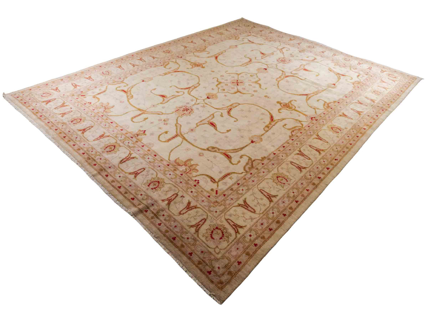 Handgeknüpfter Ziegler Farahan Orientteppich von Khademi aus Wolle, beige, gold, creme. Klassisches Allover-Design. Traditionell von Hand geknüpft in Afghanistan. Größe: 356 cm x 271 cm. Teppichnummer: RB3-1018. Verkauf durch Jupiter Intl.