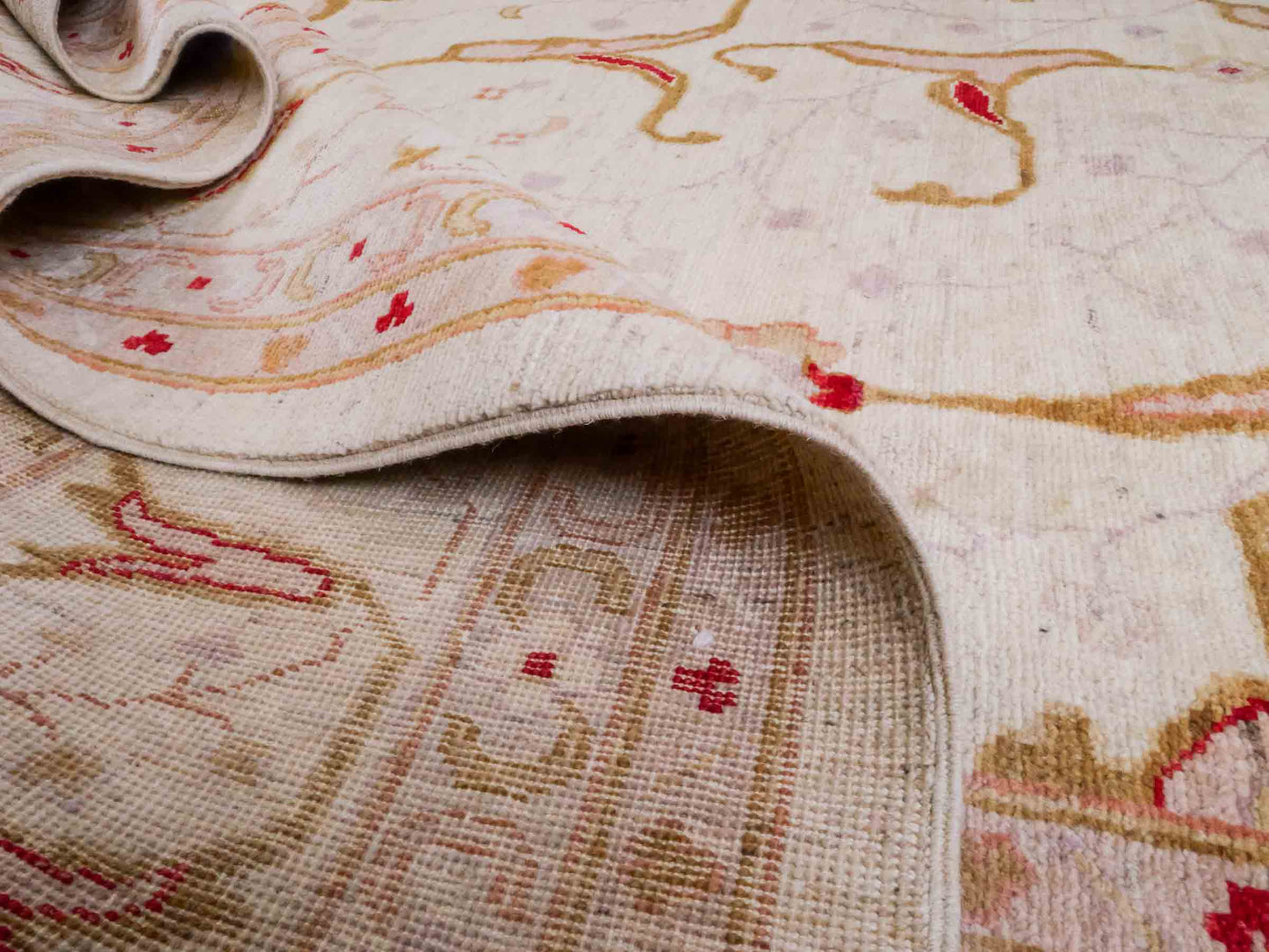 Handgeknüpfter Ziegler Farahan Orientteppich von Khademi aus Wolle, beige, gold, creme. Klassisches Allover-Design. Traditionell von Hand geknüpft in Afghanistan. Größe: 356 cm x 271 cm. Teppichnummer: RB3-1018. Verkauf durch Jupiter Intl.
