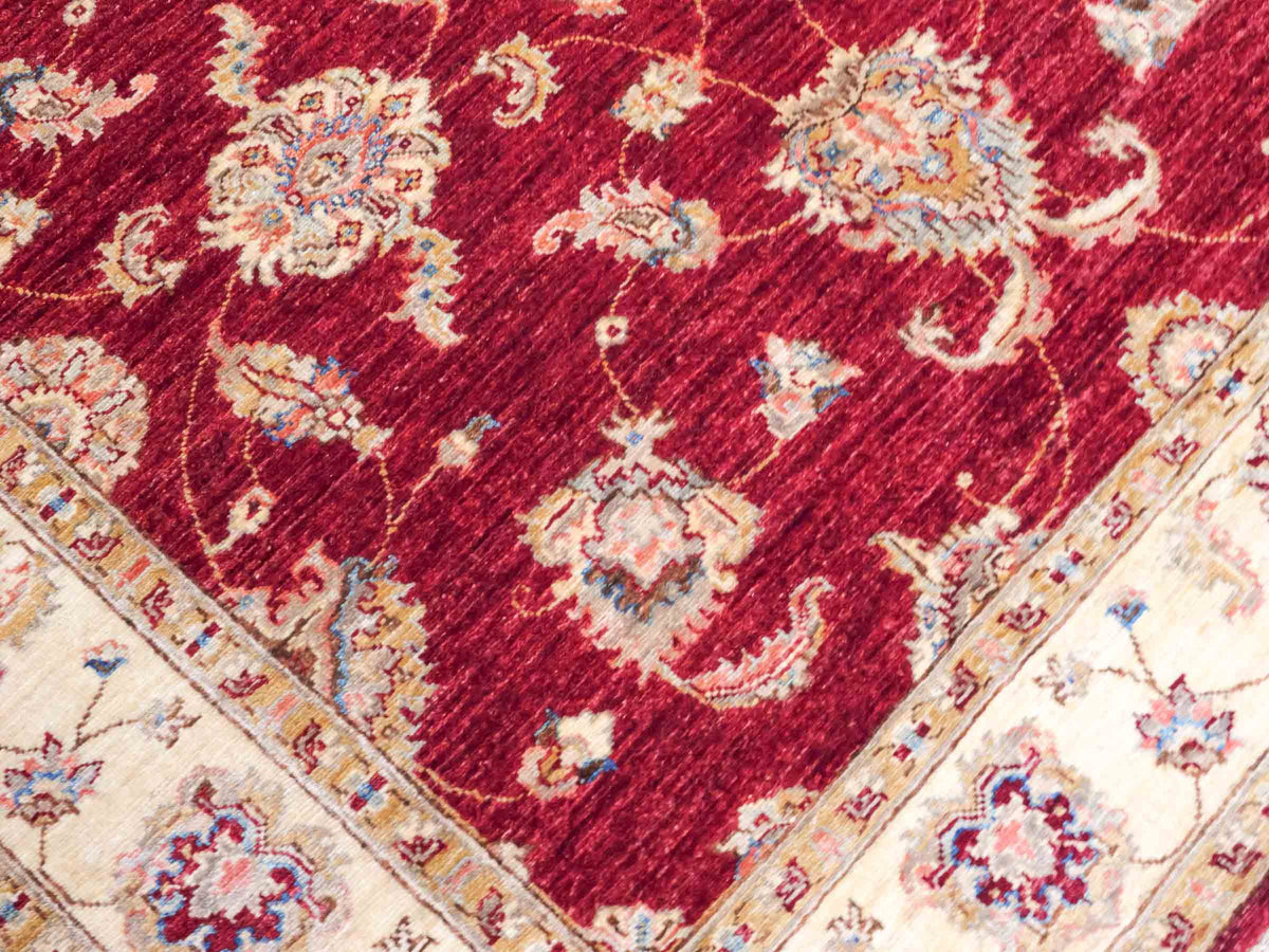 Quadratischer, handgeknüpfter Ziegler Farahan Orientteppich von Khademi aus Wolle, rot, beige. Klassisch-traditionell von Hand geknüpft in Afghanistan. Größe: 160 cm x 155 cm. Teppichnummer: SB3-1136 | Jupiter Intl.