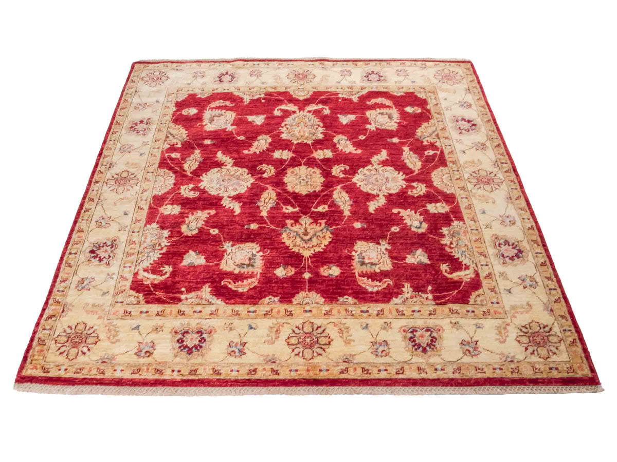 Quadratischer, handgeknüpfter Ziegler Farahan Orientteppich von Khademi aus Wolle, rot, beige. Klassisch-traditionell von Hand geknüpft in Afghanistan. Größe: 160 cm x 155 cm. Teppichnummer: SB3-1136 | Jupiter Intl.