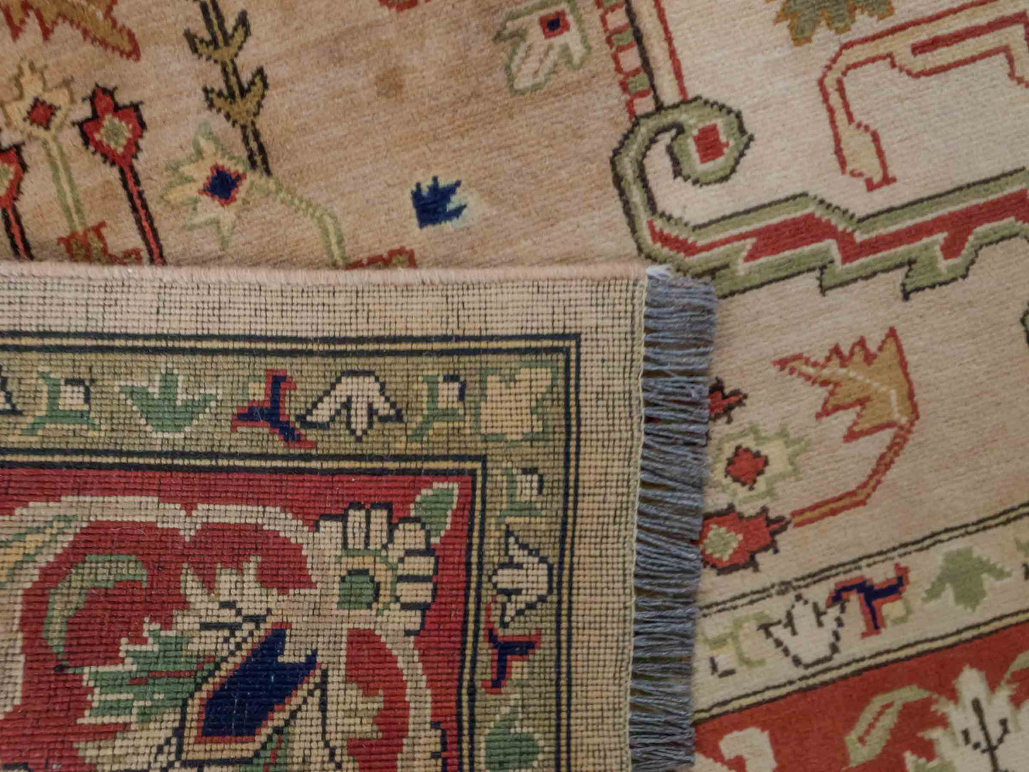 Handgeknüpfter Ziegler Heriz Orientteppich von Khademi aus Wolle, beige, rot. Klassisch-geometrisches Medaillon-Design. Von Hand geknüpft in Afghanistan. Größe: 268 cm x 186 cm. Teppichnummer: RB3-1009. Verkauf durch Jupiter Intl.