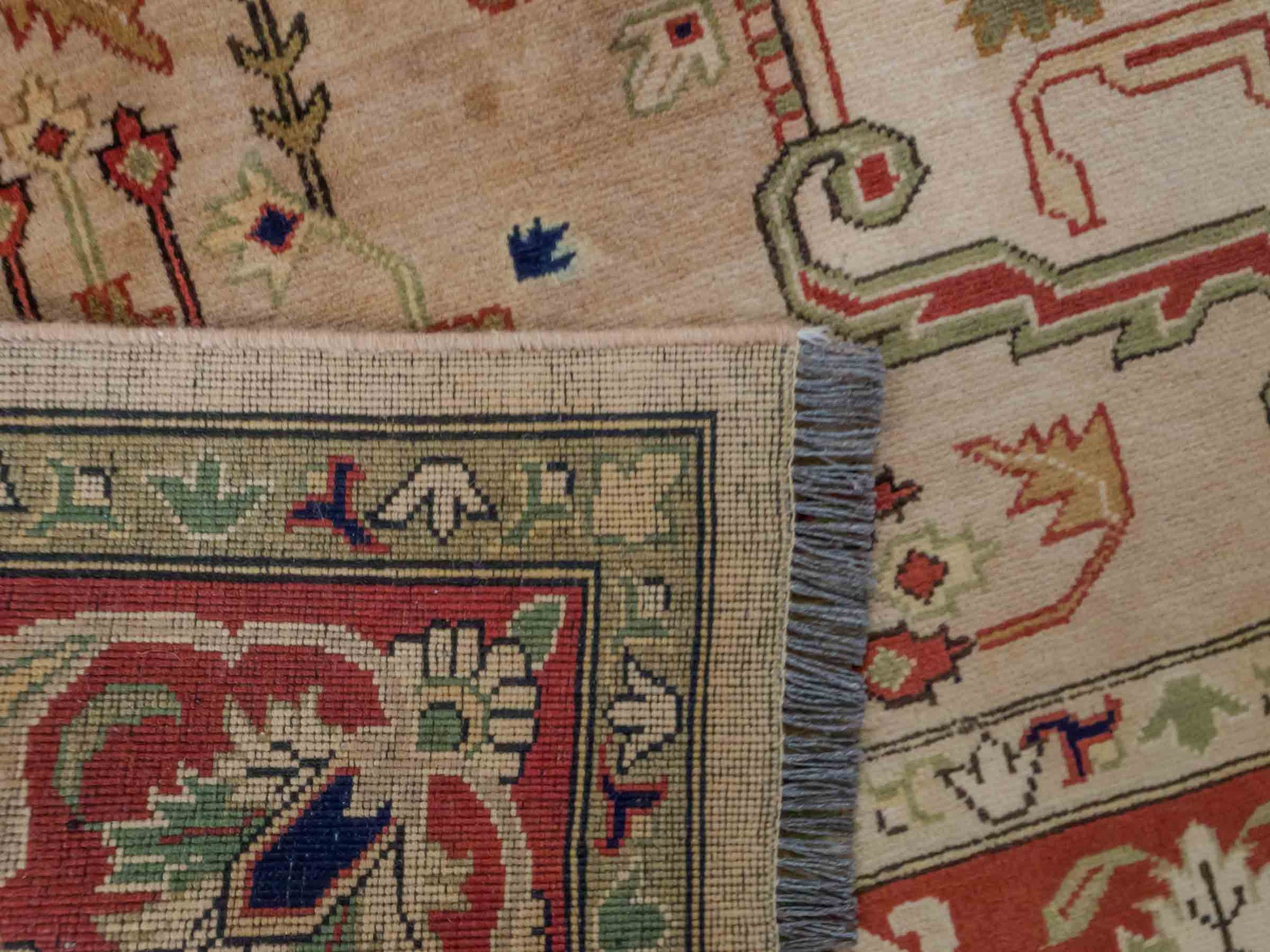 Handgeknüpfter Ziegler Heriz Orientteppich von Khademi aus Wolle, beige, rot. Klassisch-geometrisches Medaillon-Design. Von Hand geknüpft in Afghanistan. Größe: 268 cm x 186 cm. Teppichnummer: RB3-1009. Verkauf durch Jupiter Intl.