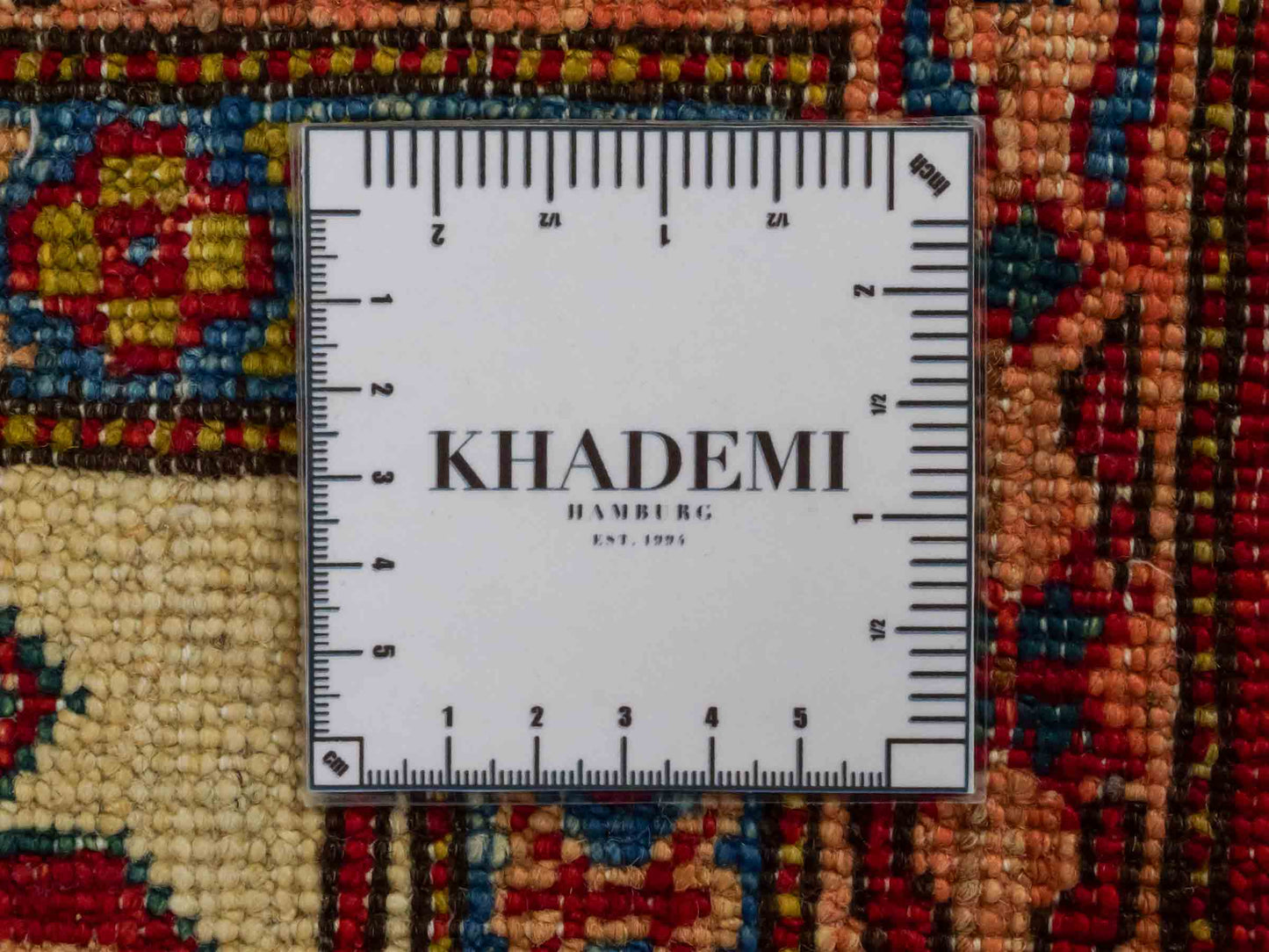 Handgeknüpfter Ziegler Kazak Orientteppich von Khademi aus Wolle, rot. Klassisches Design. Von Hand geknüpft in Afghanistan. Größe: 193 cm x 146 cm. Teppichnummer: RB3-1062. Verkauf durch Jupiter Intl.