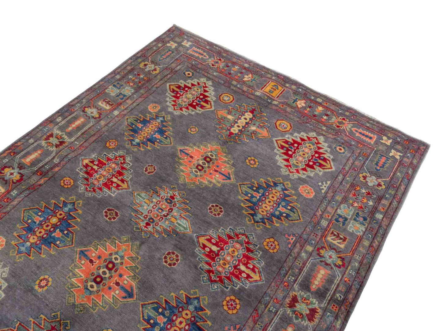 Handgeknüpfter Ziegler Kazak Orientteppich von Khademi aus Wolle, grau. Klassisches Design. Von Hand geknüpft in Afghanistan. Größe: 222 cm x 166 cm. Teppichnummer: RB3-1065. Verkauf durch Jupiter Intl.