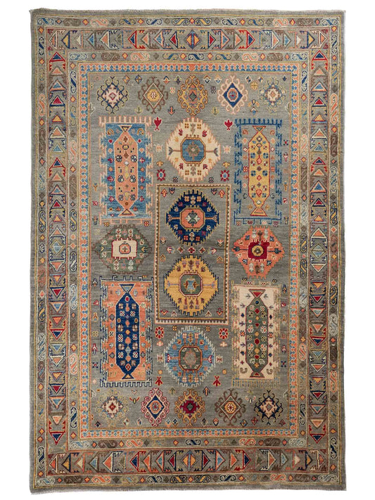 Handgeknüpfter Ziegler Kazak Orientteppich von Khademi aus Wolle, grün, grau. Klassisches Design. Von Hand geknüpft in Afghanistan. Größe: 230 cm x 145 cm. Teppichnummer: RB3-1064. Verkauf durch Jupiter Intl.