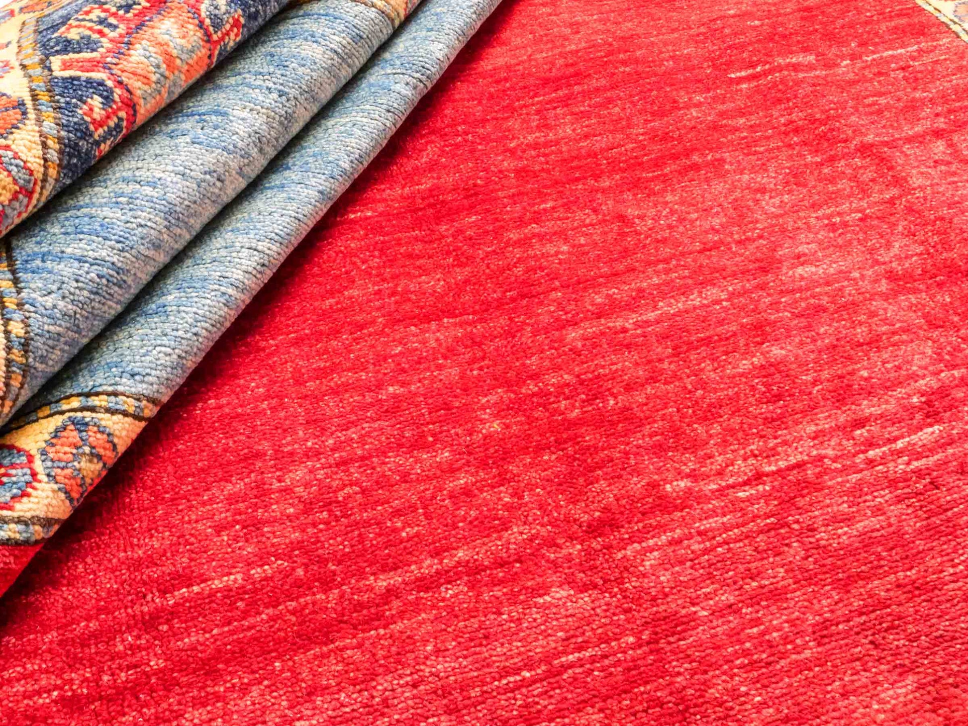 Handgeknüpfter Ziegler Kazak Orientteppich von Khademi aus Wolle, blau, rot. Klassisches Design. Von Hand geknüpft in Afghanistan. Größe: 283 cm x 209 cm. Teppichnummer: RB3-1011. Verkauf durch Jupiter Intl.