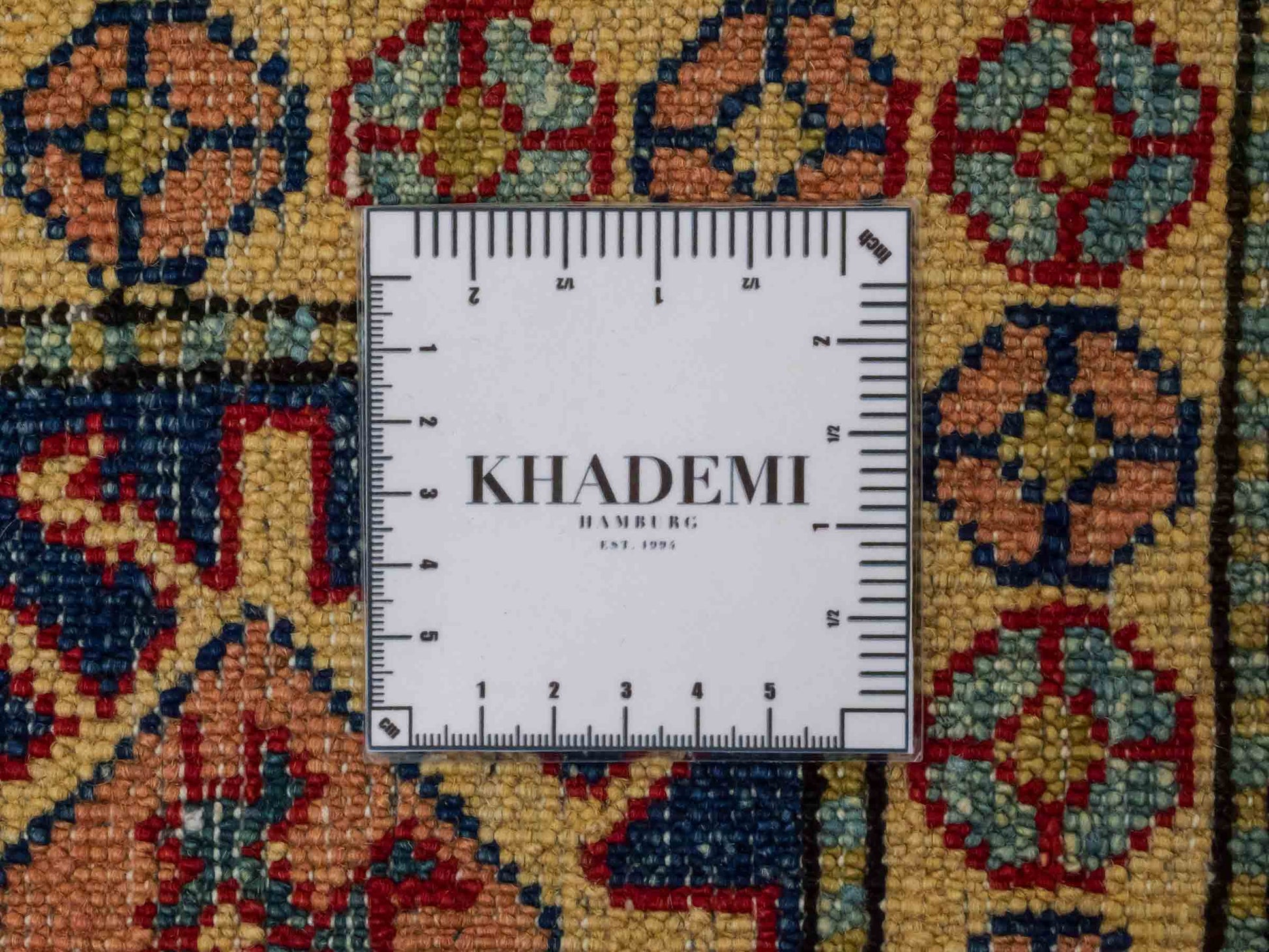 Handgeknüpfter Ziegler Kazak Orientteppich von Khademi aus Wolle, blau, rot. Klassisches Design. Von Hand geknüpft in Afghanistan. Größe: 283 cm x 209 cm. Teppichnummer: RB3-1011. Verkauf durch Jupiter Intl.