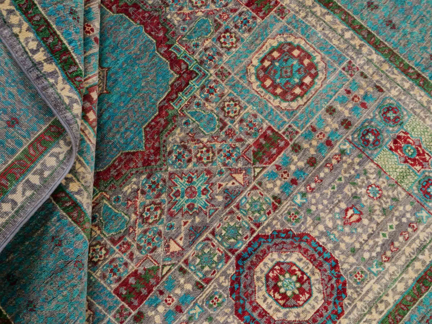 Handgeknüpfter Ziegler Mamluk Orientteppich von Khademi aus Wolle, blau, türkis. Klassisches, geometrisches Medaillon-Design. Von Hand geknüpft in Afghanistan. Größe: 204 cm x 155 cm. Teppichnummer: RB3-1057. Verkauf durch Jupiter Intl.