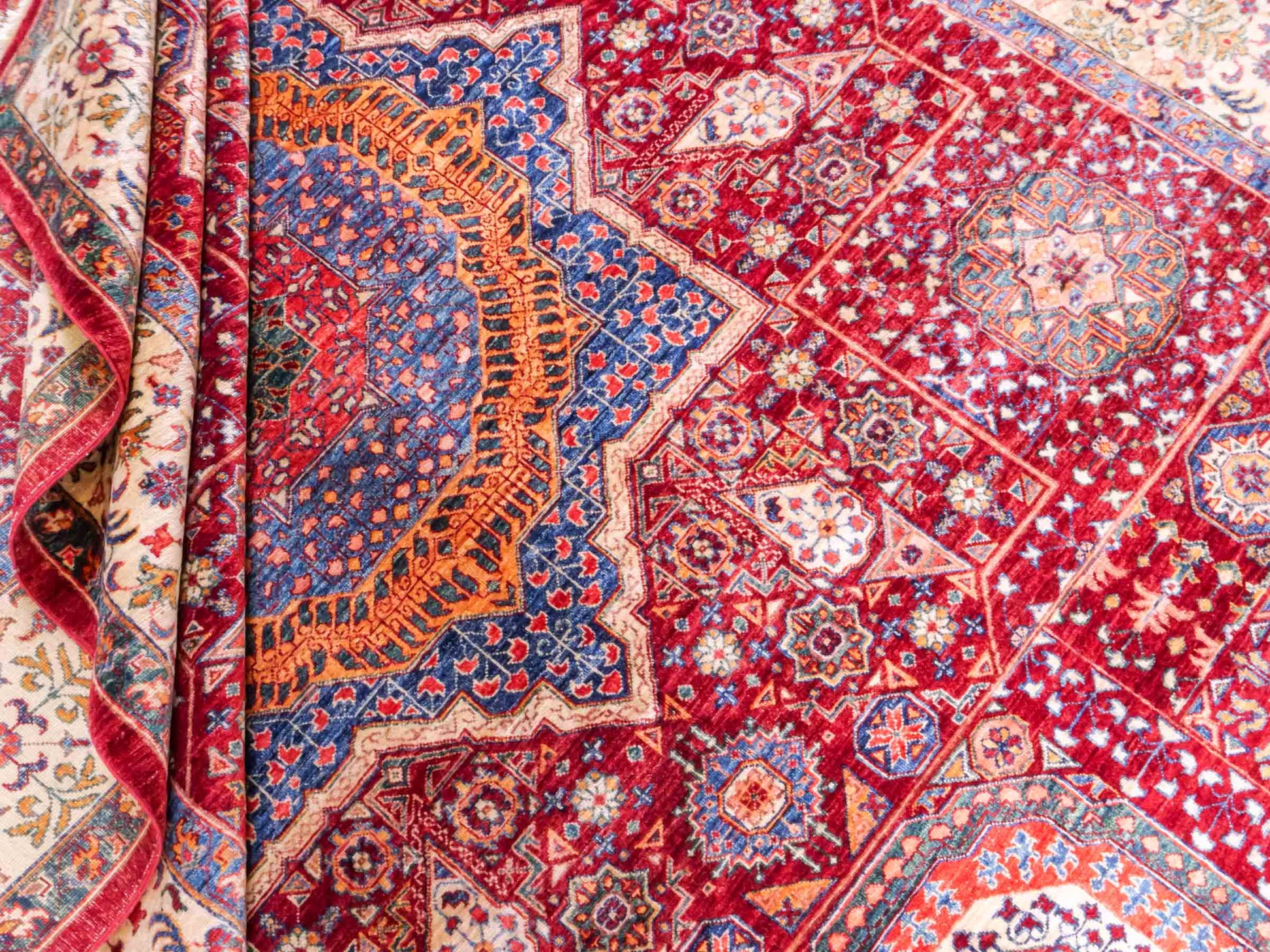 Handgeknüpfter Ziegler Mamluk Orientteppich von Khademi aus Wolle, rot. Klassisches, geometrisches Medaillon-Design. Traditionell von Hand geknüpft in Afghanistan. Größe: 373 cm x 277 cm. Teppichnummer: RB3-1017. Verkauf durch Jupiter Intl.